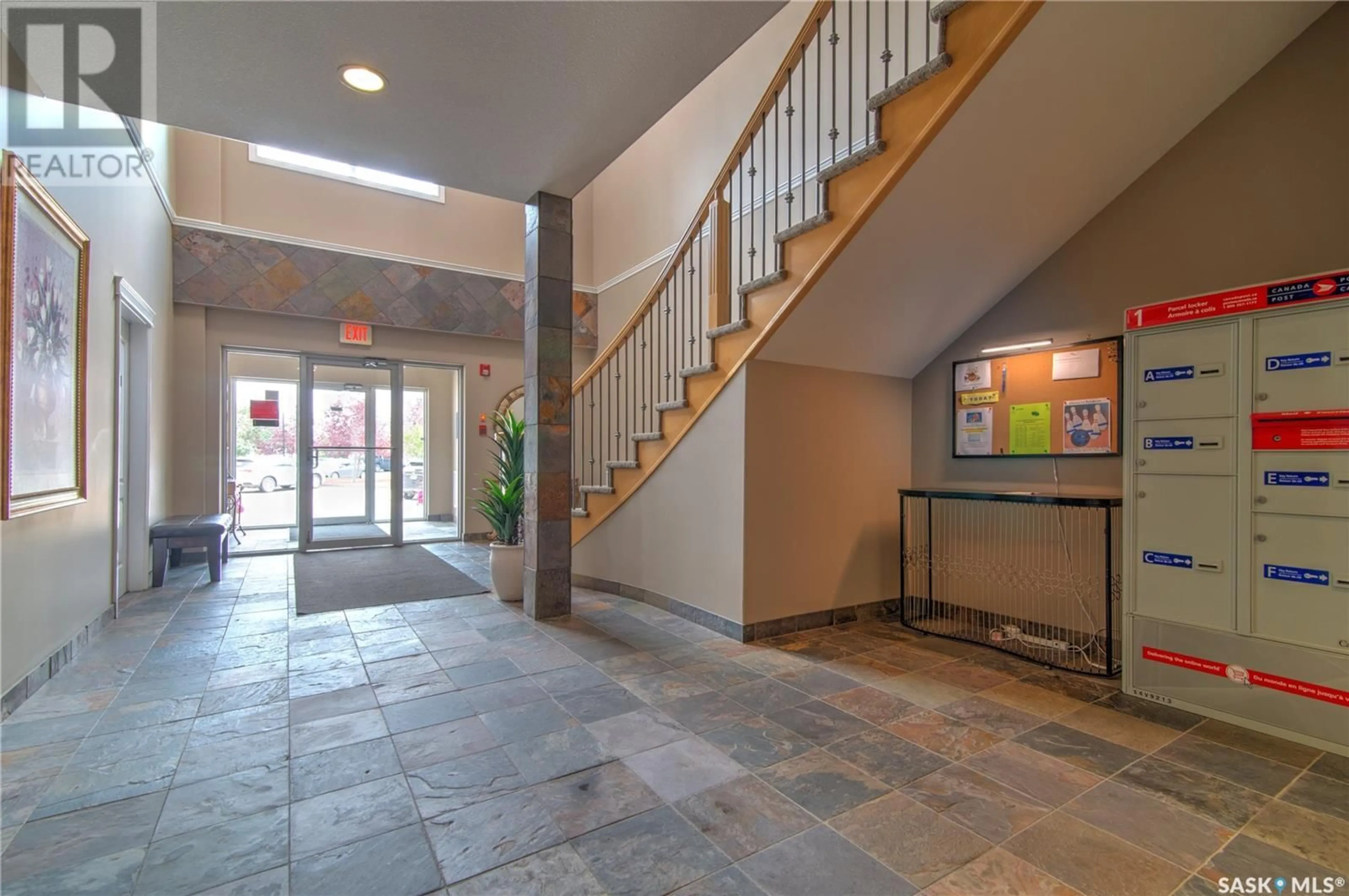 Indoor foyer for 205 - 2885 ARENS ROAD, Regina Saskatchewan S4V3G5