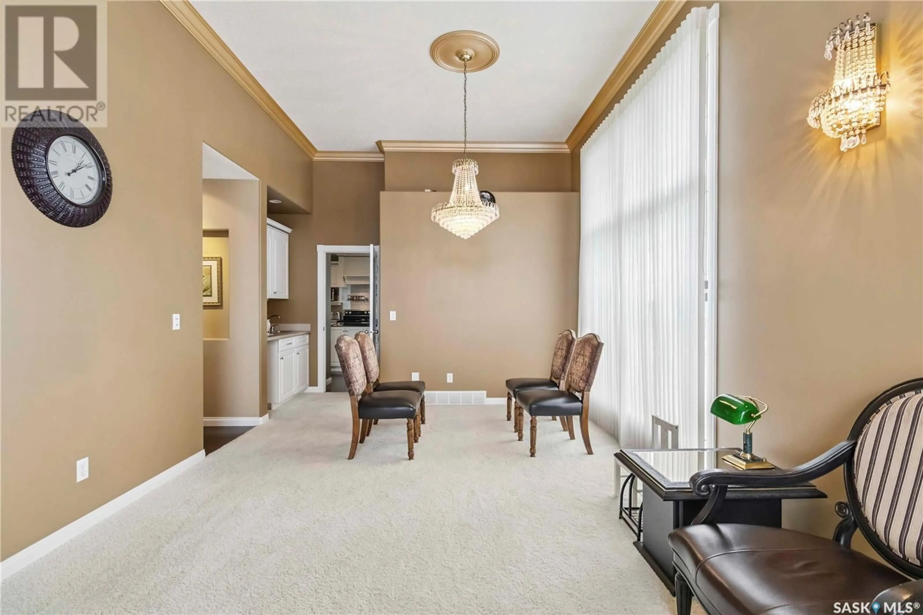 Indoor foyer for 210 BROOKHURST CRESCENT, Saskatoon Saskatchewan S7V1C5