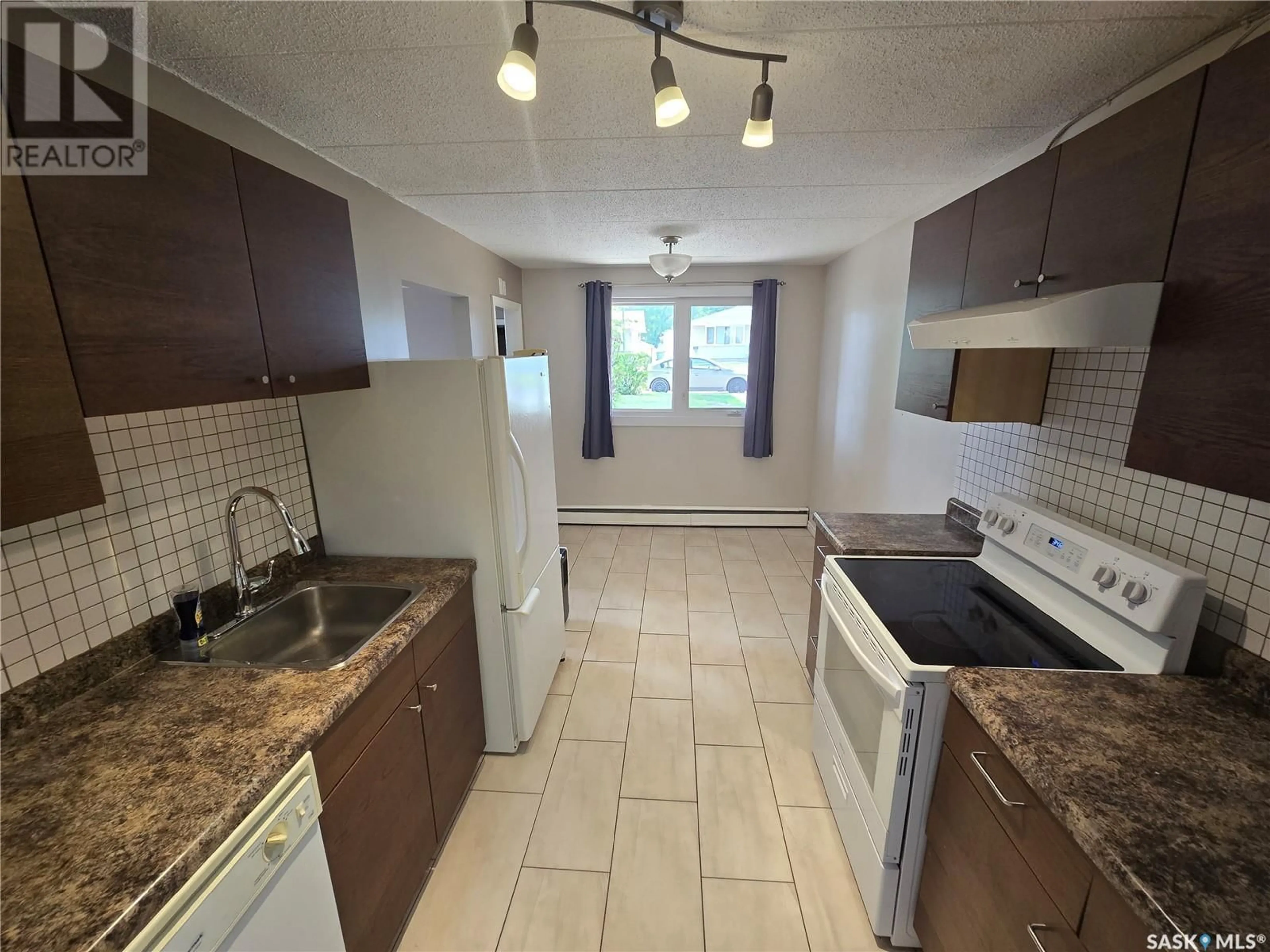 Standard kitchen, unknown for 1 - 131 ANGUS ROAD, Regina Saskatchewan S4R5E4