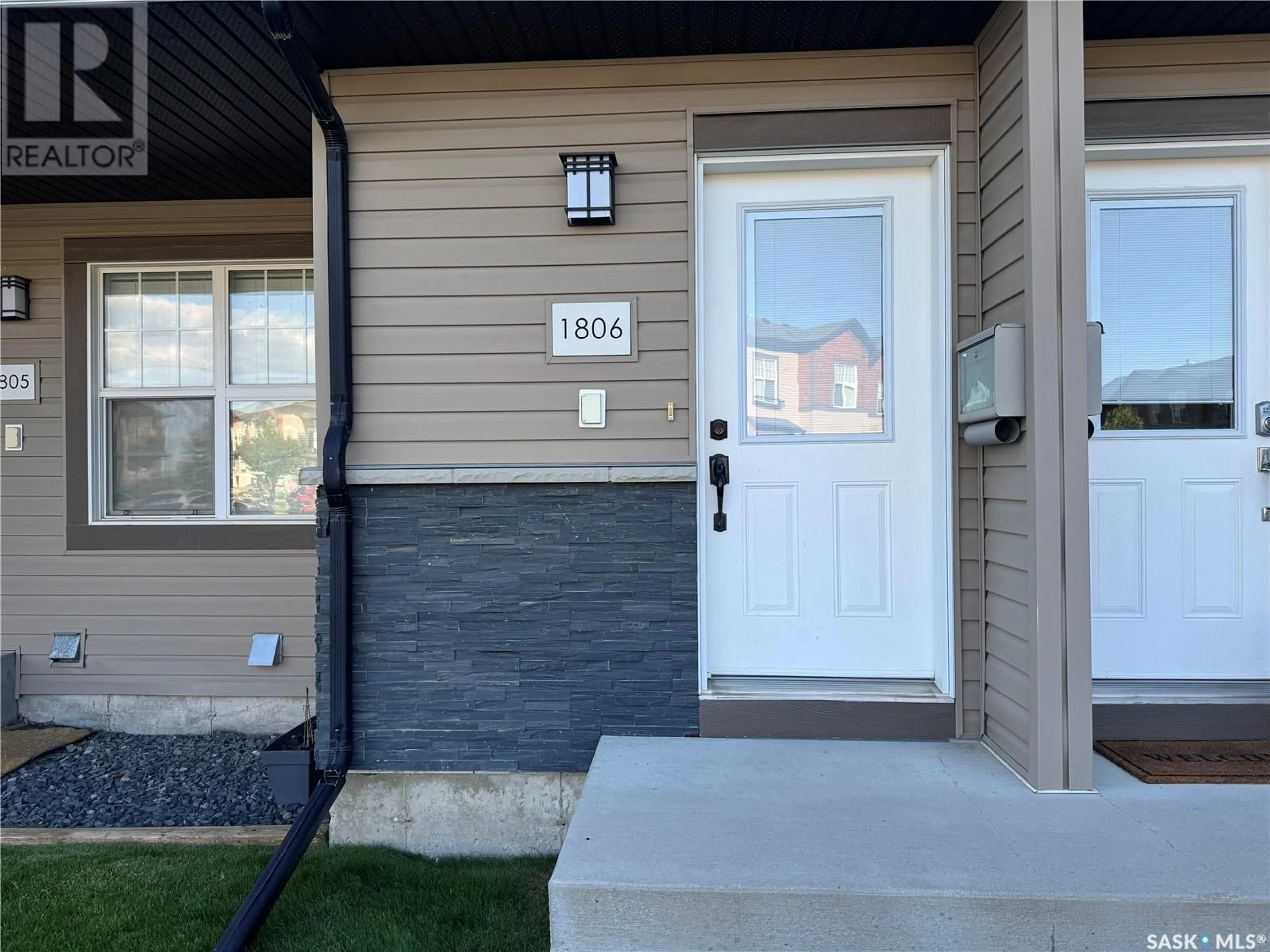 Home with vinyl exterior material, street for 1015 - 1806 PATRICK CRESCENT, Saskatoon Saskatchewan S7W0M5