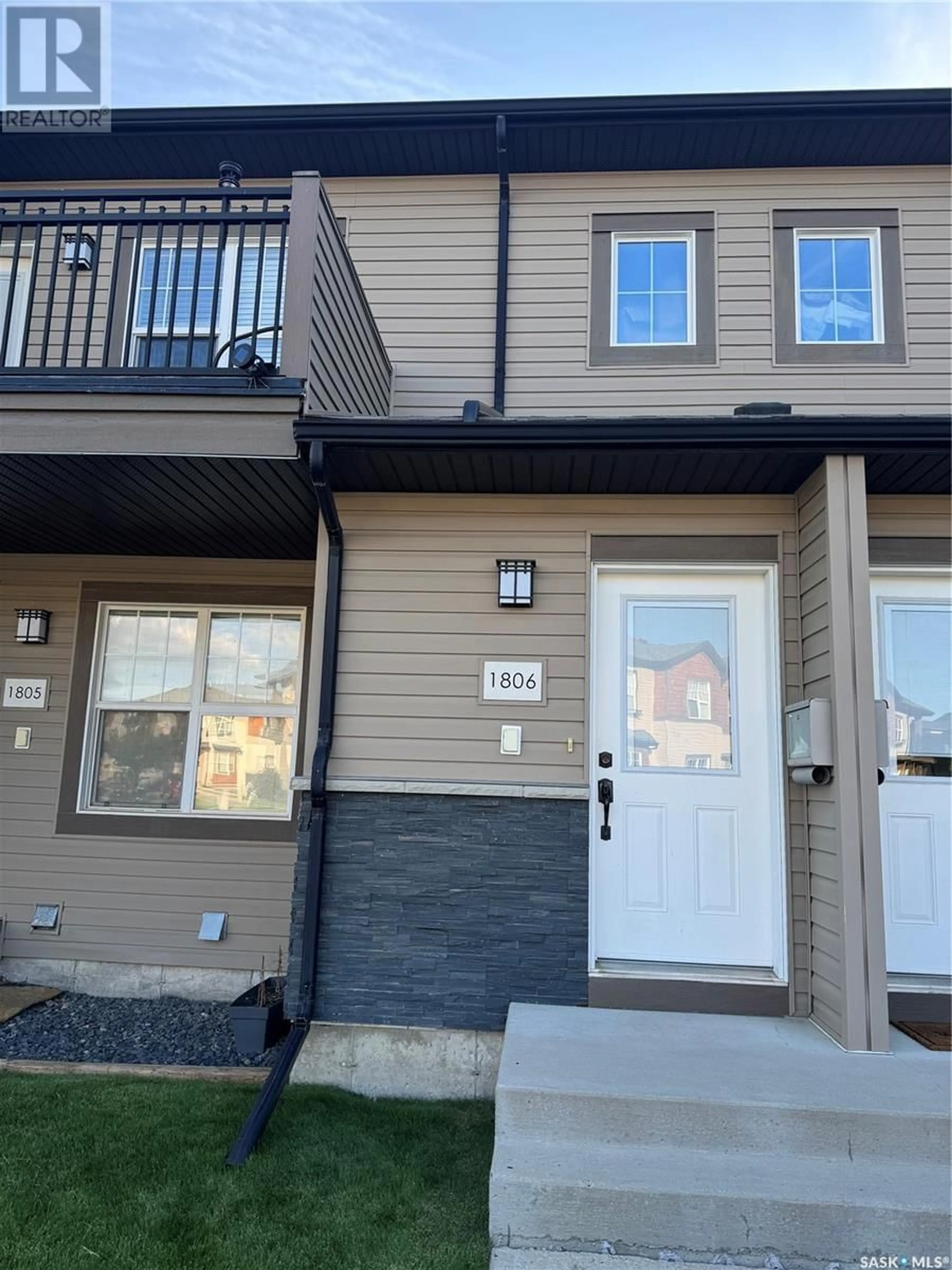 Home with vinyl exterior material, street for 1015 - 1806 PATRICK CRESCENT, Saskatoon Saskatchewan S7W0M5