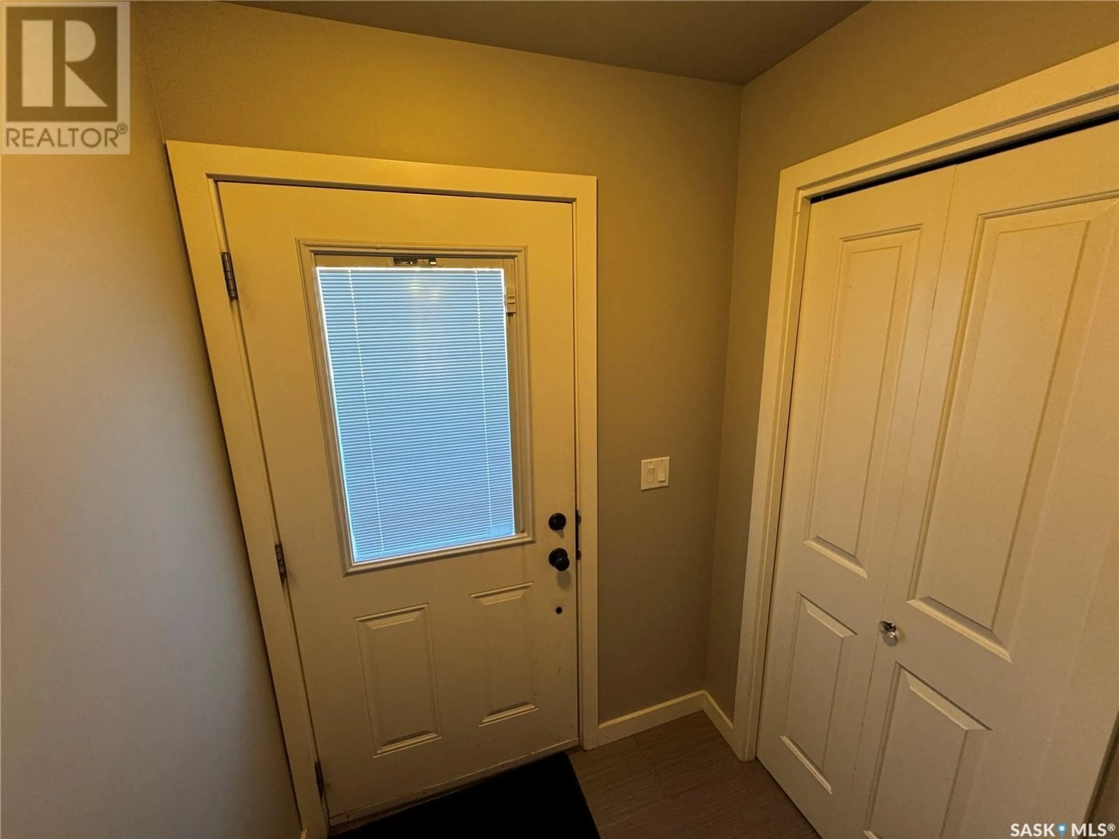 Indoor entryway for 1015 - 1806 PATRICK CRESCENT, Saskatoon Saskatchewan S7W0M5