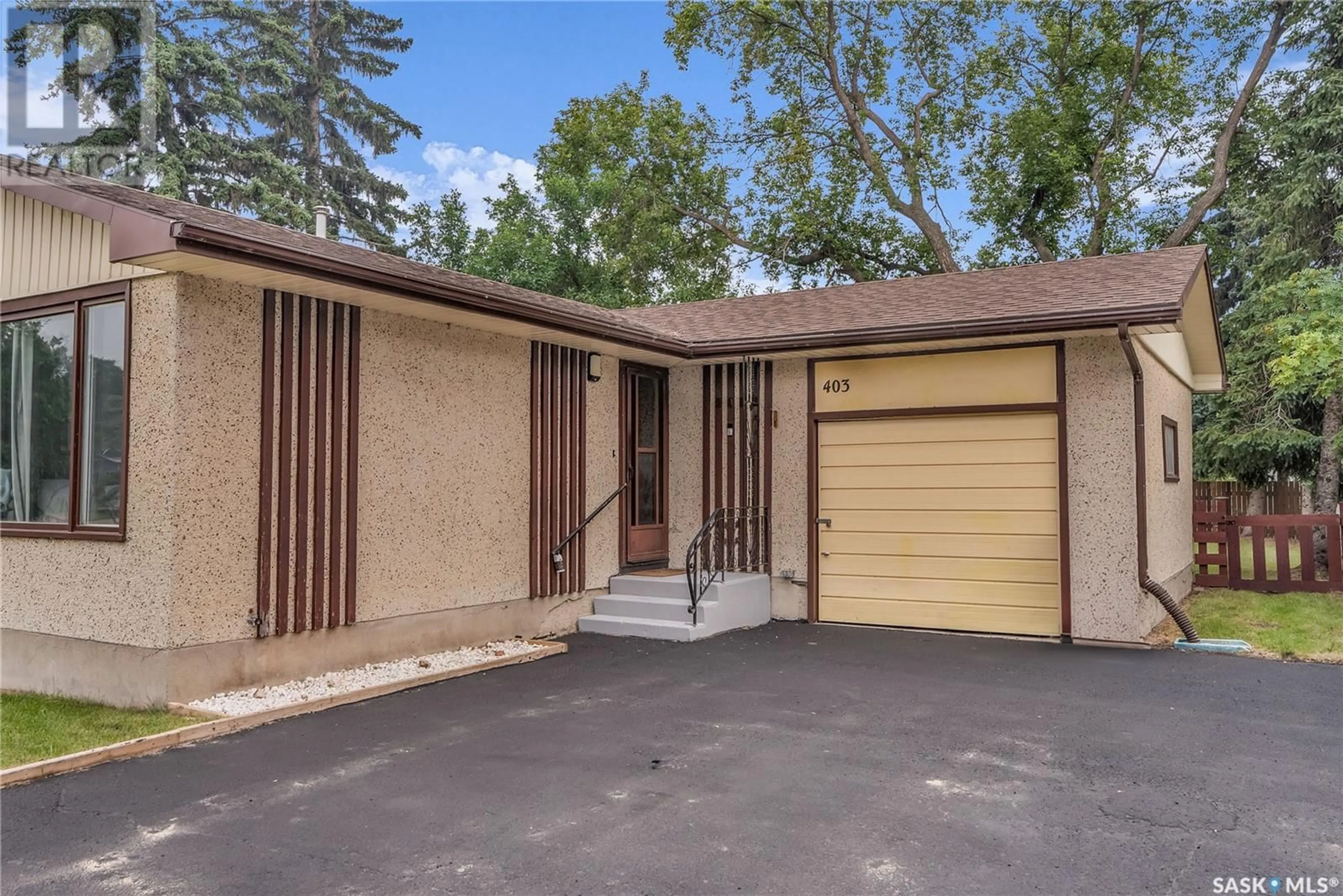 Indoor garage for 403 5TH AVENUE, Watrous Saskatchewan S0K4T0