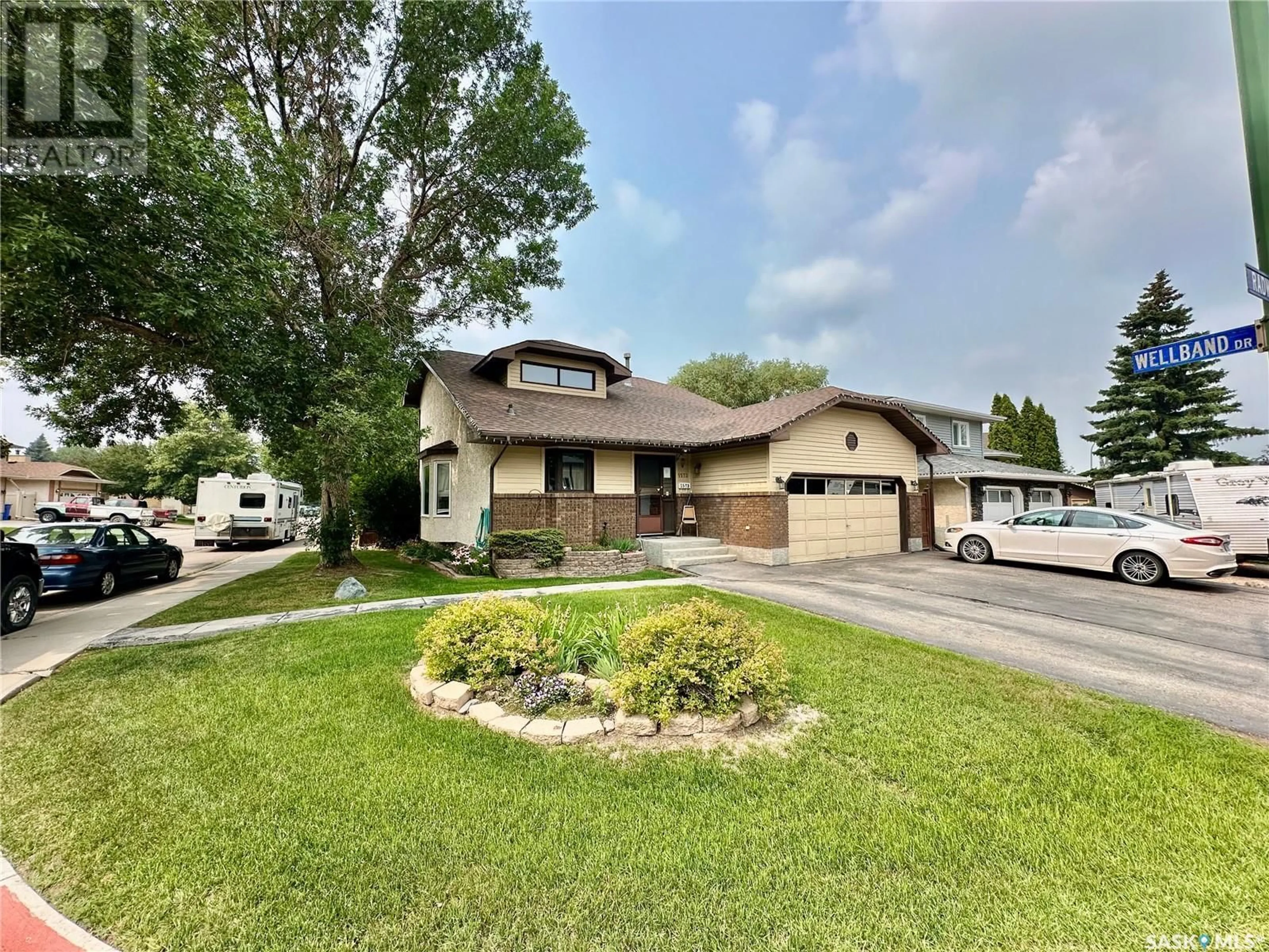 Home with vinyl exterior material, street for 1573 DEVONSHIRE DRIVE, Regina Saskatchewan S4X4A1