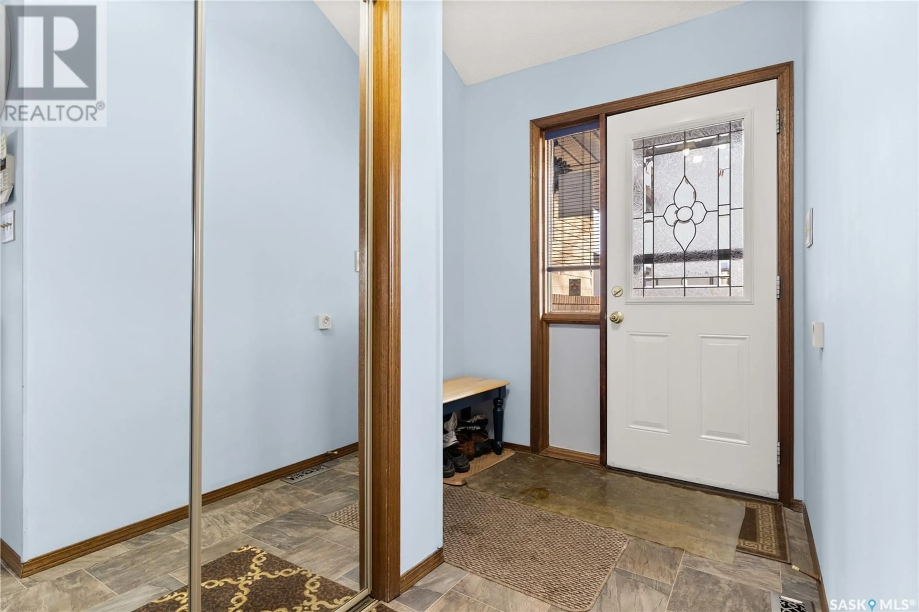 Indoor foyer for 1573 DEVONSHIRE DRIVE, Regina Saskatchewan S4X4A1