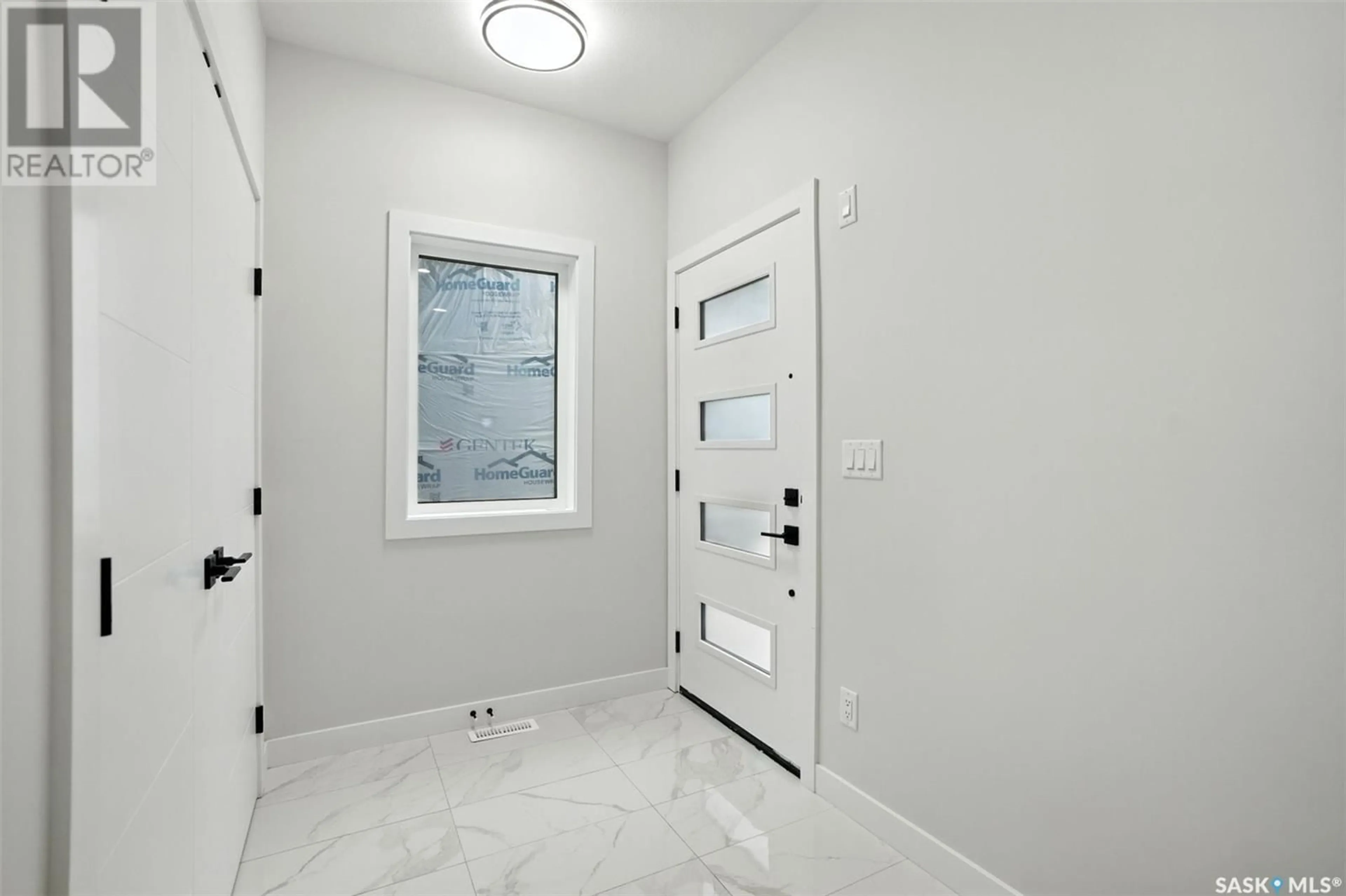 Indoor entryway for 218 SHARMA CRESCENT, Saskatoon Saskatchewan S7W0Y4