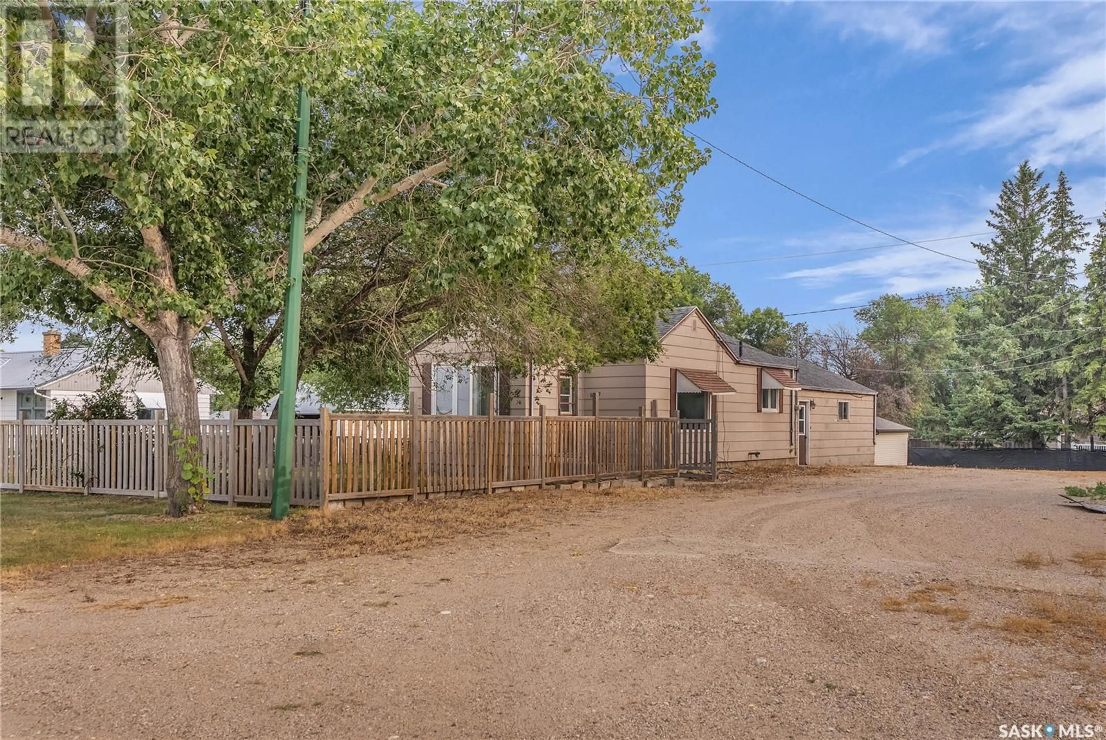 A pic from outside/outdoor area/front of a property/back of a property/a pic from drone, street for 609 ROYAL STREET, Imperial Saskatchewan S0G2J0