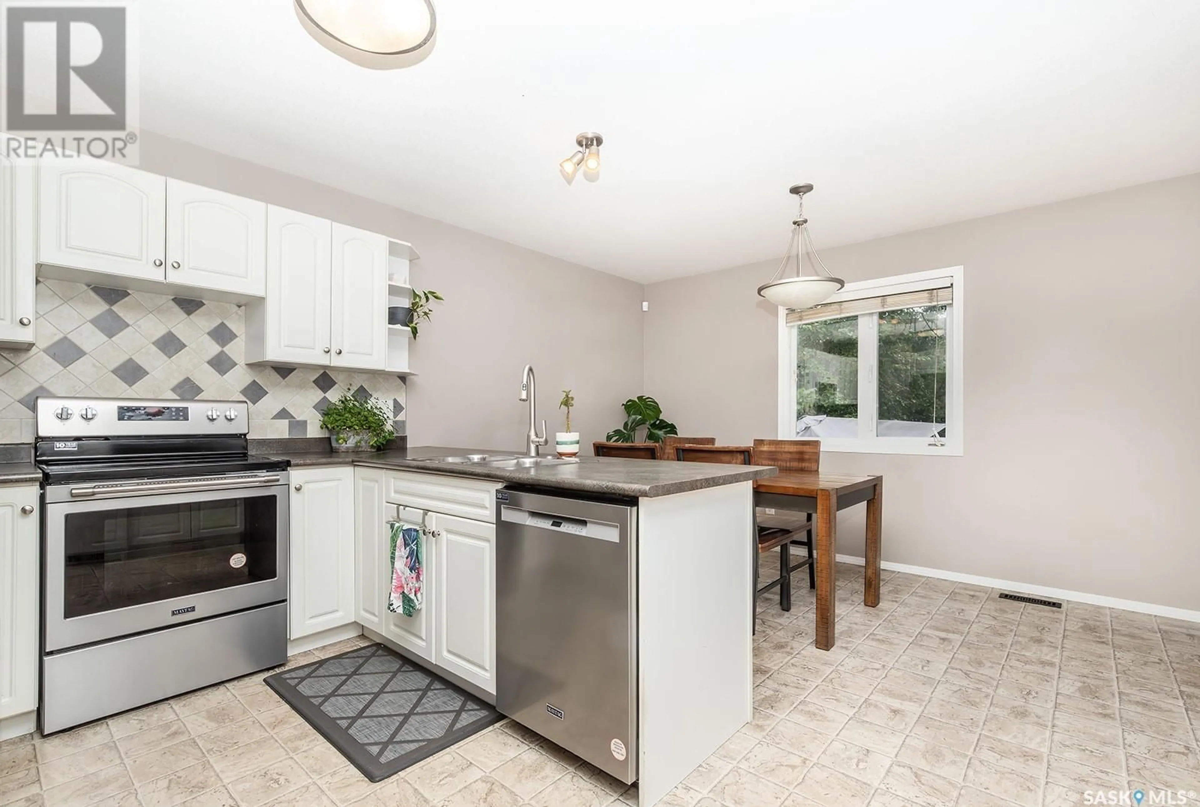 Open concept kitchen, ceramic/tile floor for 315B 109TH STREET, Saskatoon Saskatchewan S7N1R6
