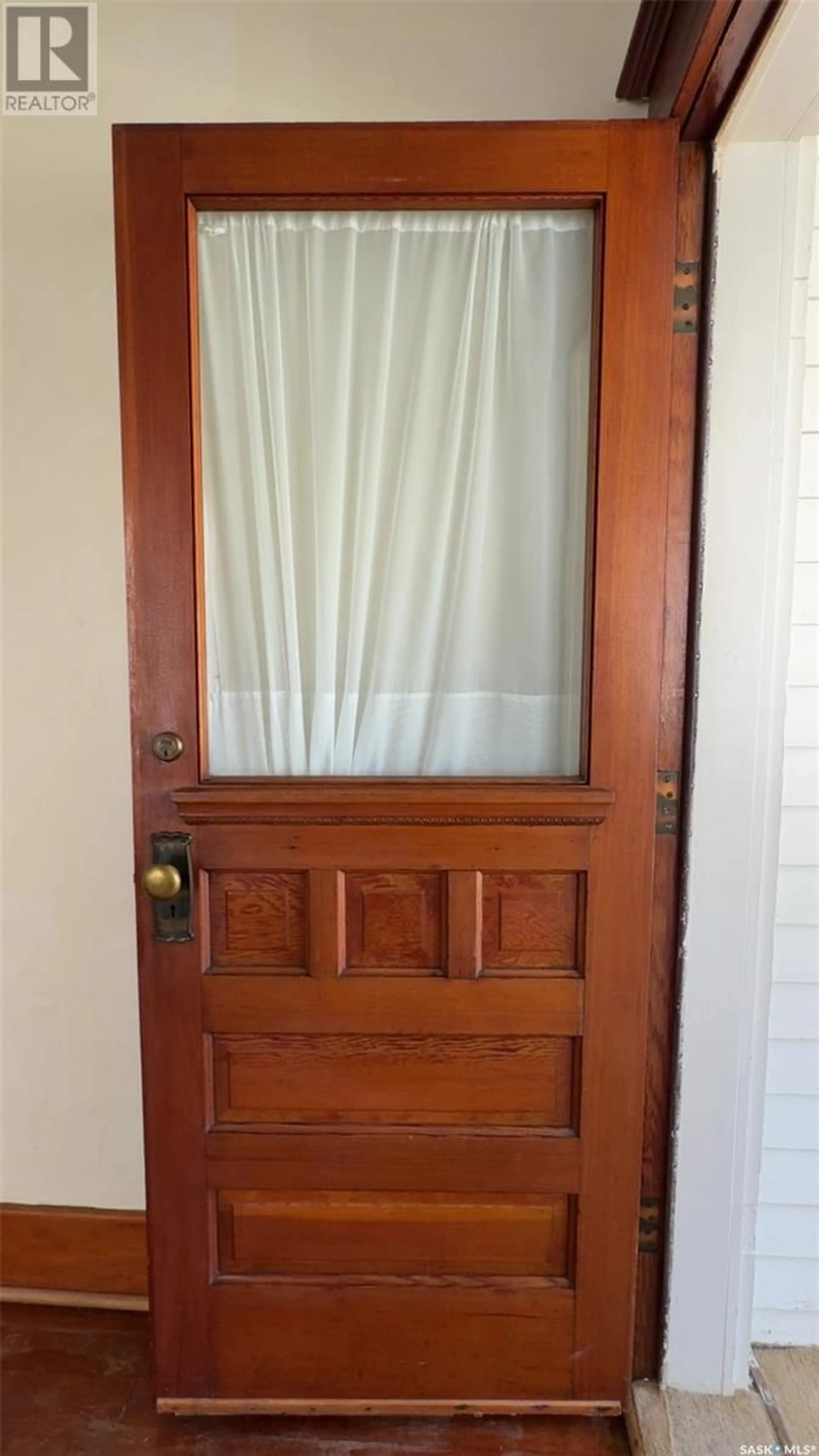 Indoor entryway for 204 5TH AVENUE, Biggar Saskatchewan S0K0M0