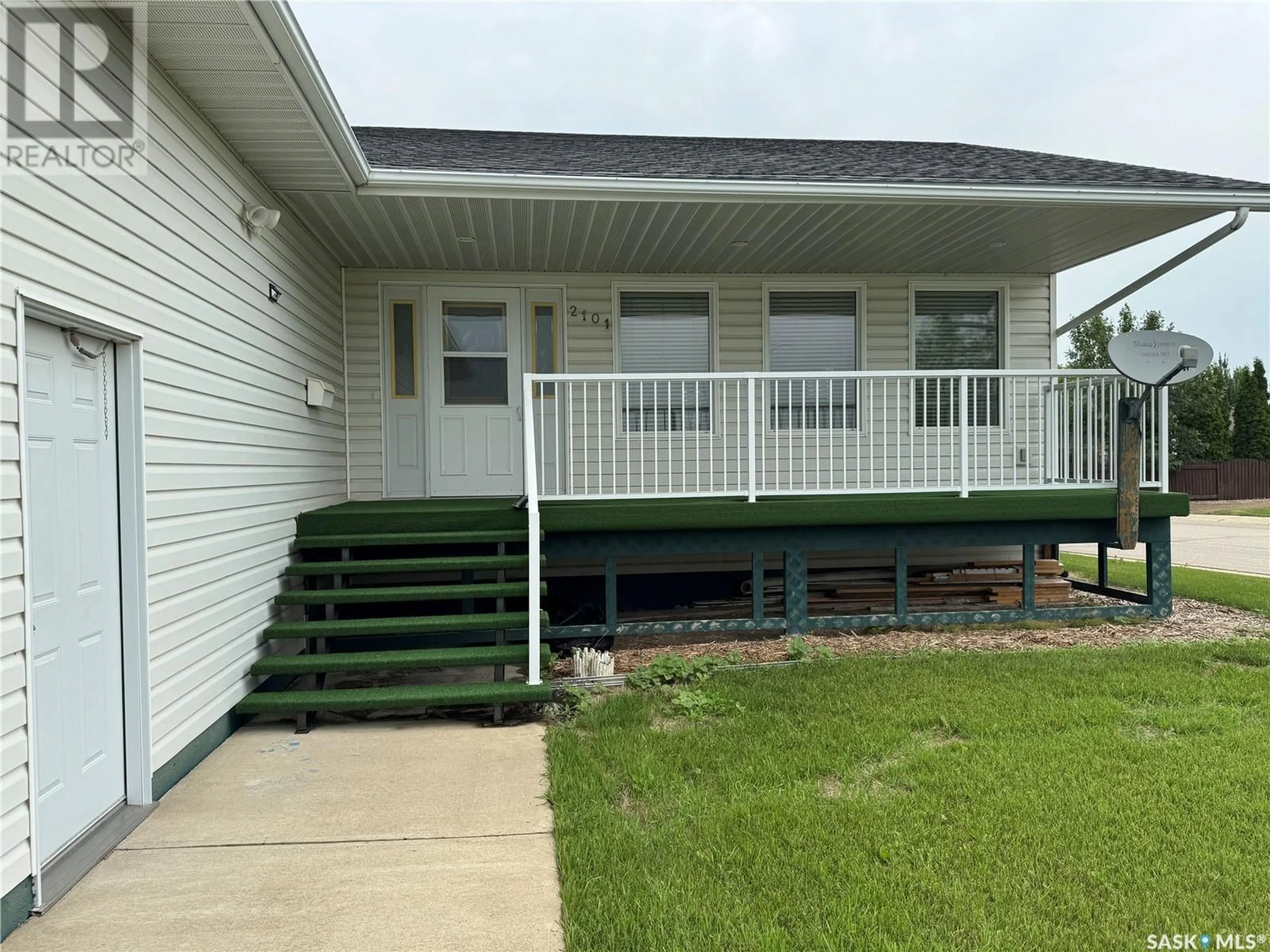 Home with vinyl exterior material, unknown for 2101 9TH AVENUE, Humboldt Saskatchewan S0K2A0