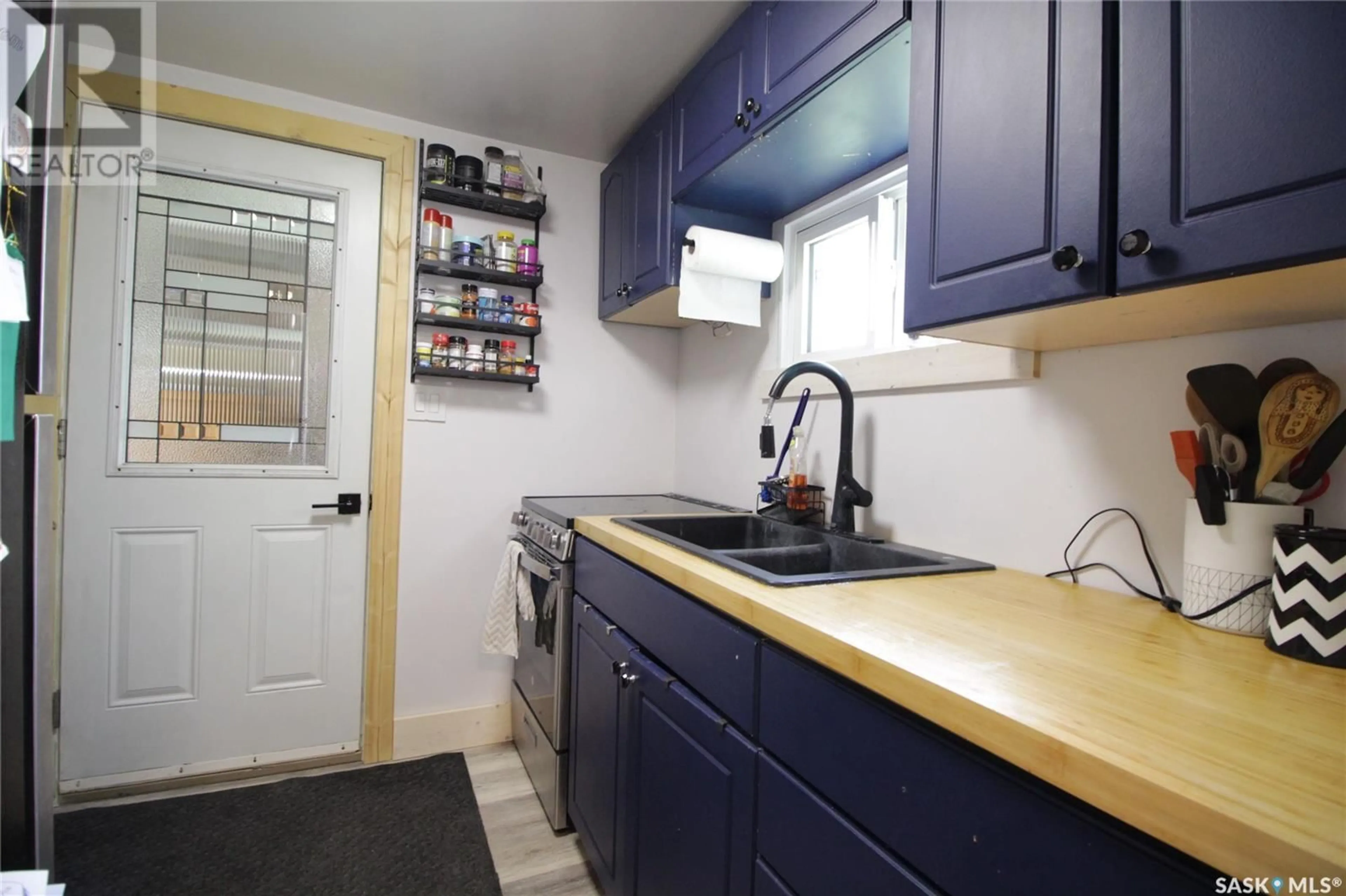 Standard kitchen, unknown for 307 BROADWAY AVENUE, Moosomin Saskatchewan S0G3N0