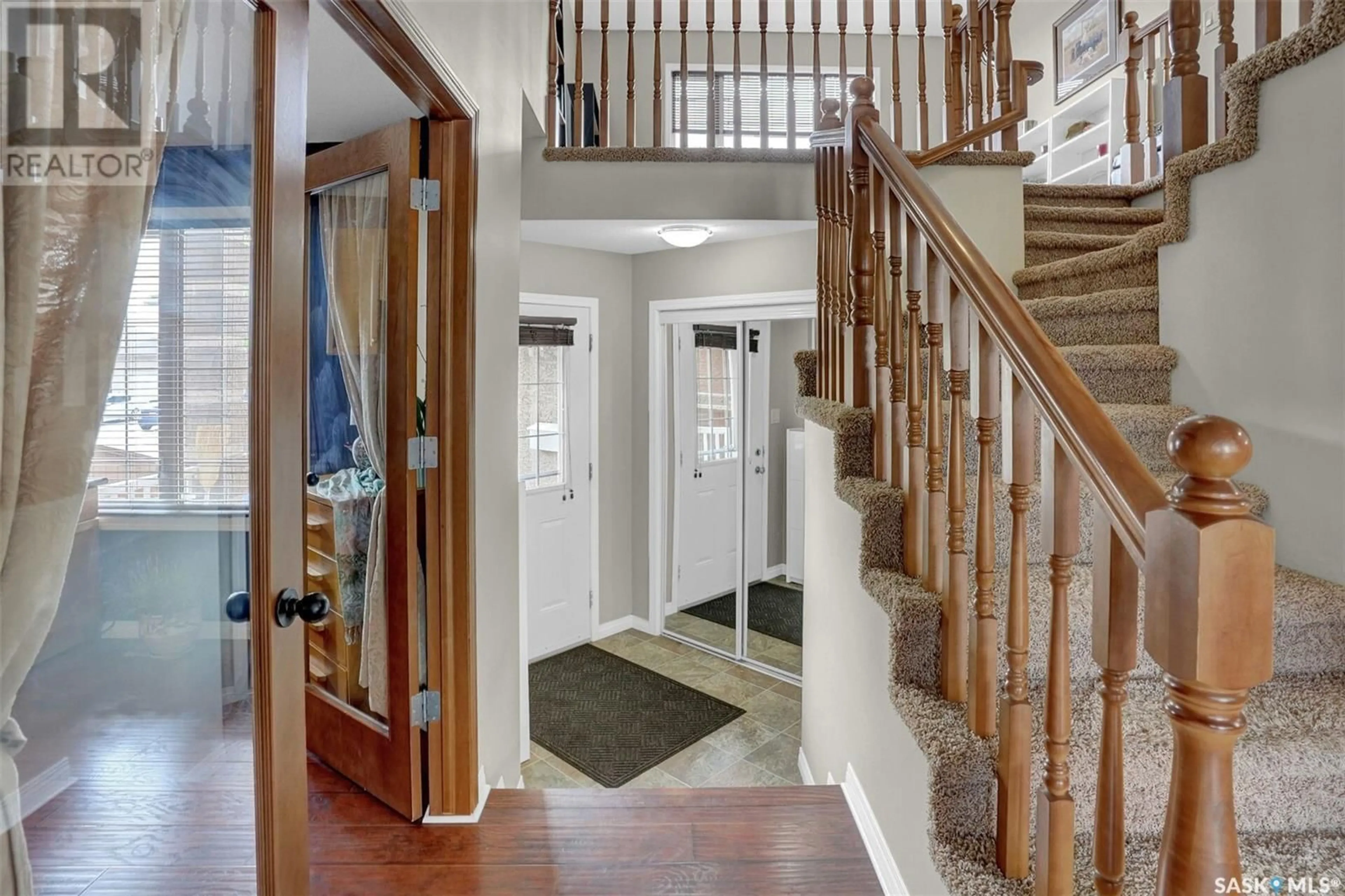 Indoor entryway for 4619 SHUMIATCHER CRESCENT, Regina Saskatchewan S4X0B8