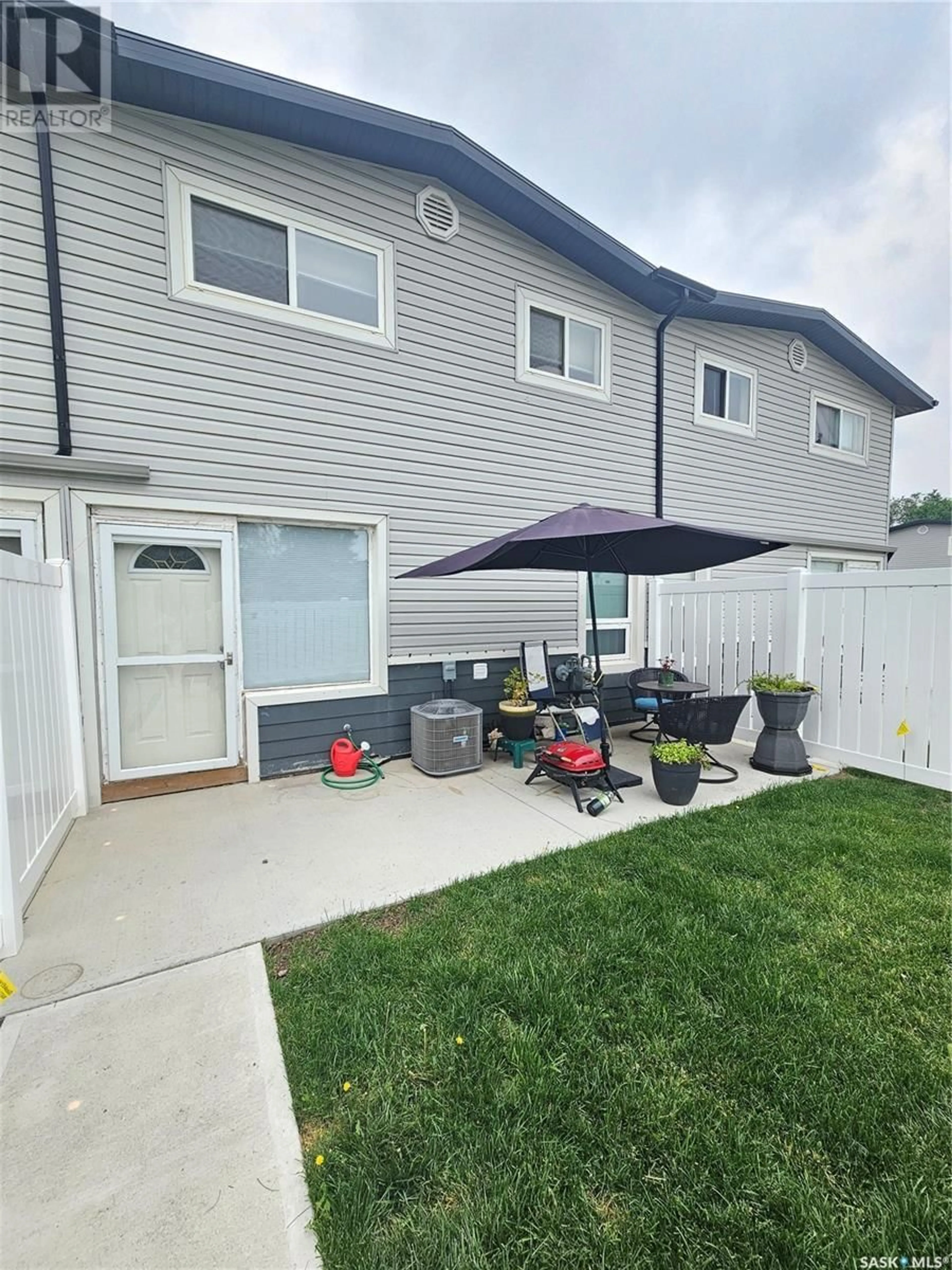 Patio, street for 12 1292 GORDON ROAD, Moose Jaw Saskatchewan S6H3E5