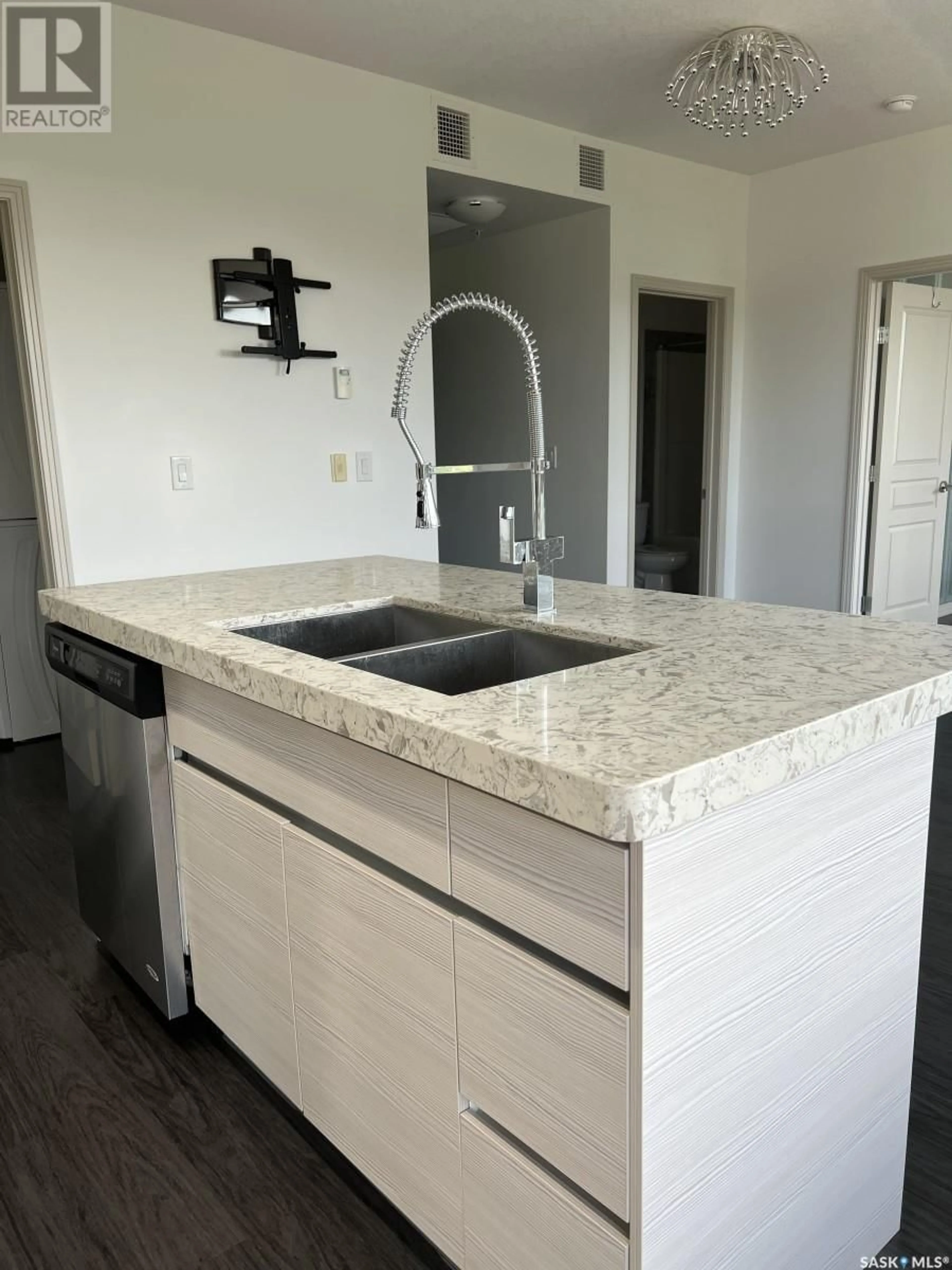 Open concept kitchen, ceramic/tile floor for 218 223 EVERGREEN SQUARE, Saskatoon Saskatchewan S7M4T2