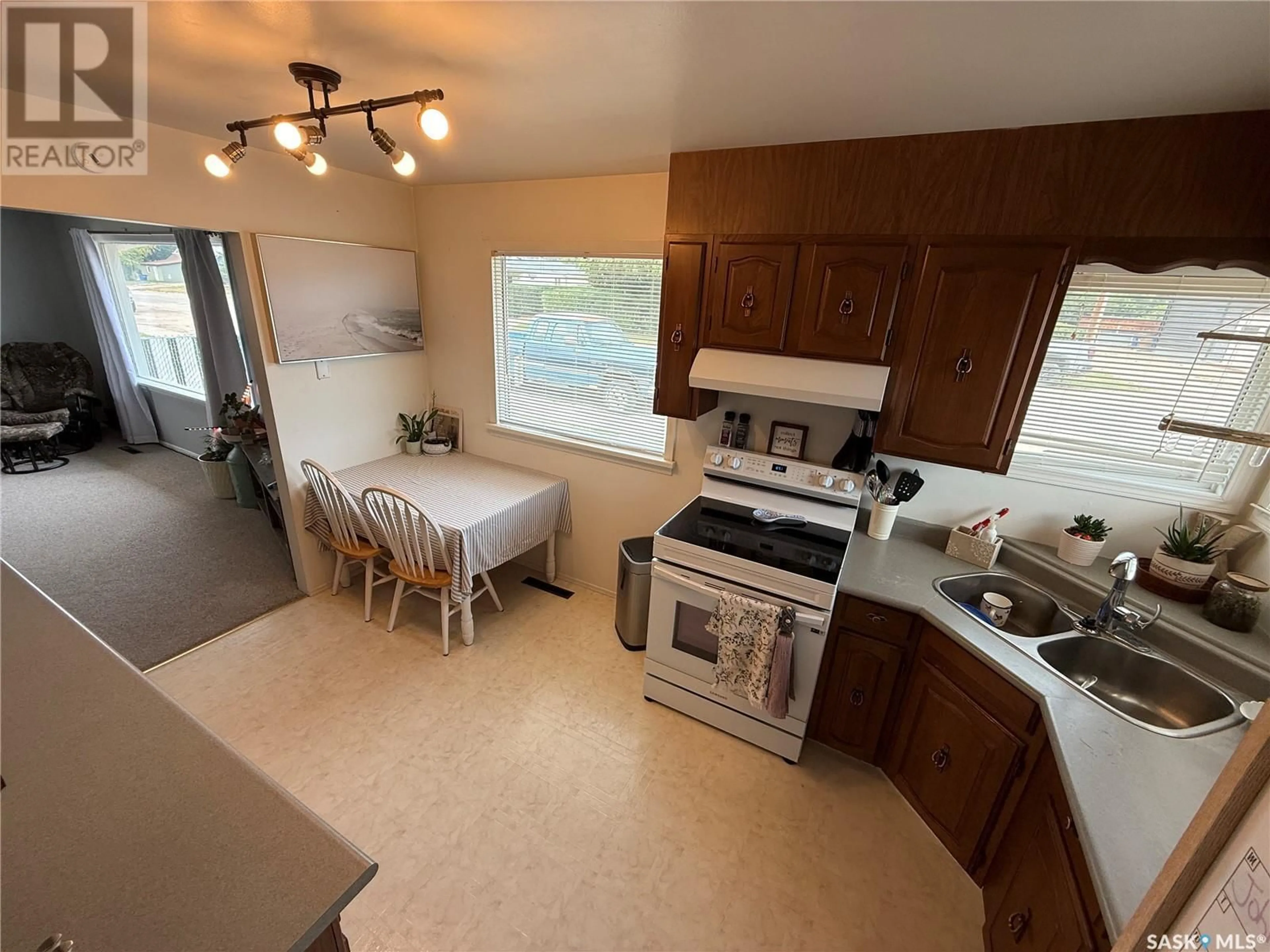 Standard kitchen, unknown for 101 4TH AVENUE, Shellbrook Saskatchewan S0J2E0