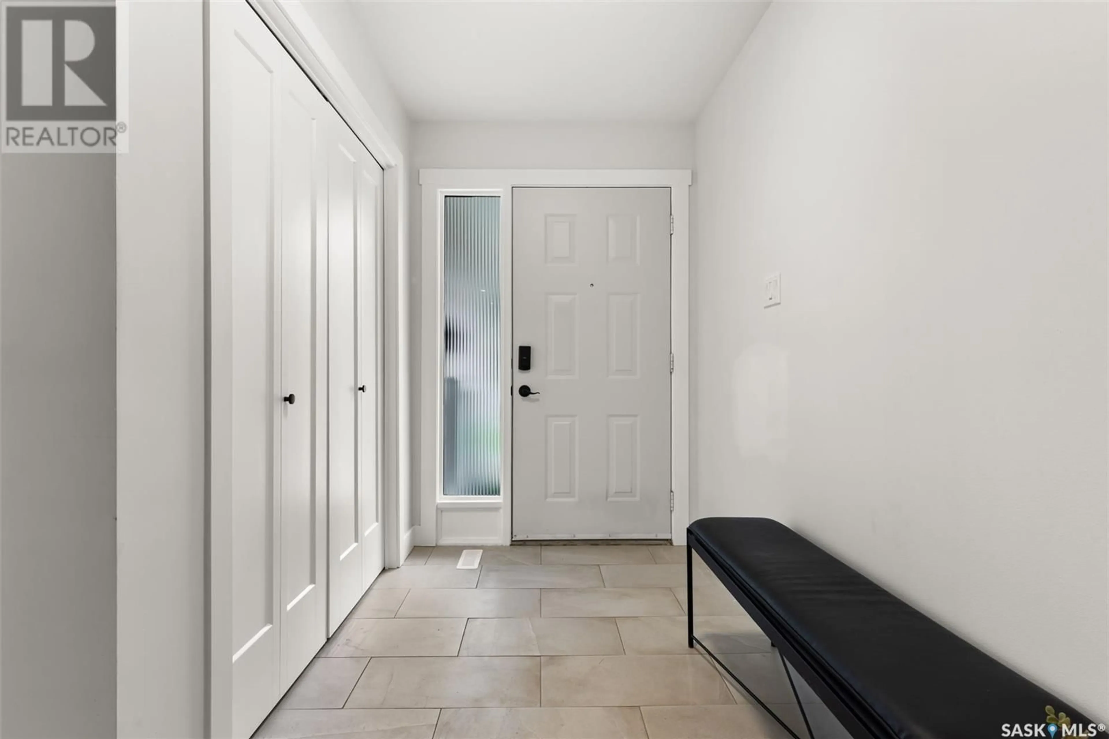 Indoor entryway for 42 POWELL PLACE, Regina Saskatchewan S4S6R9