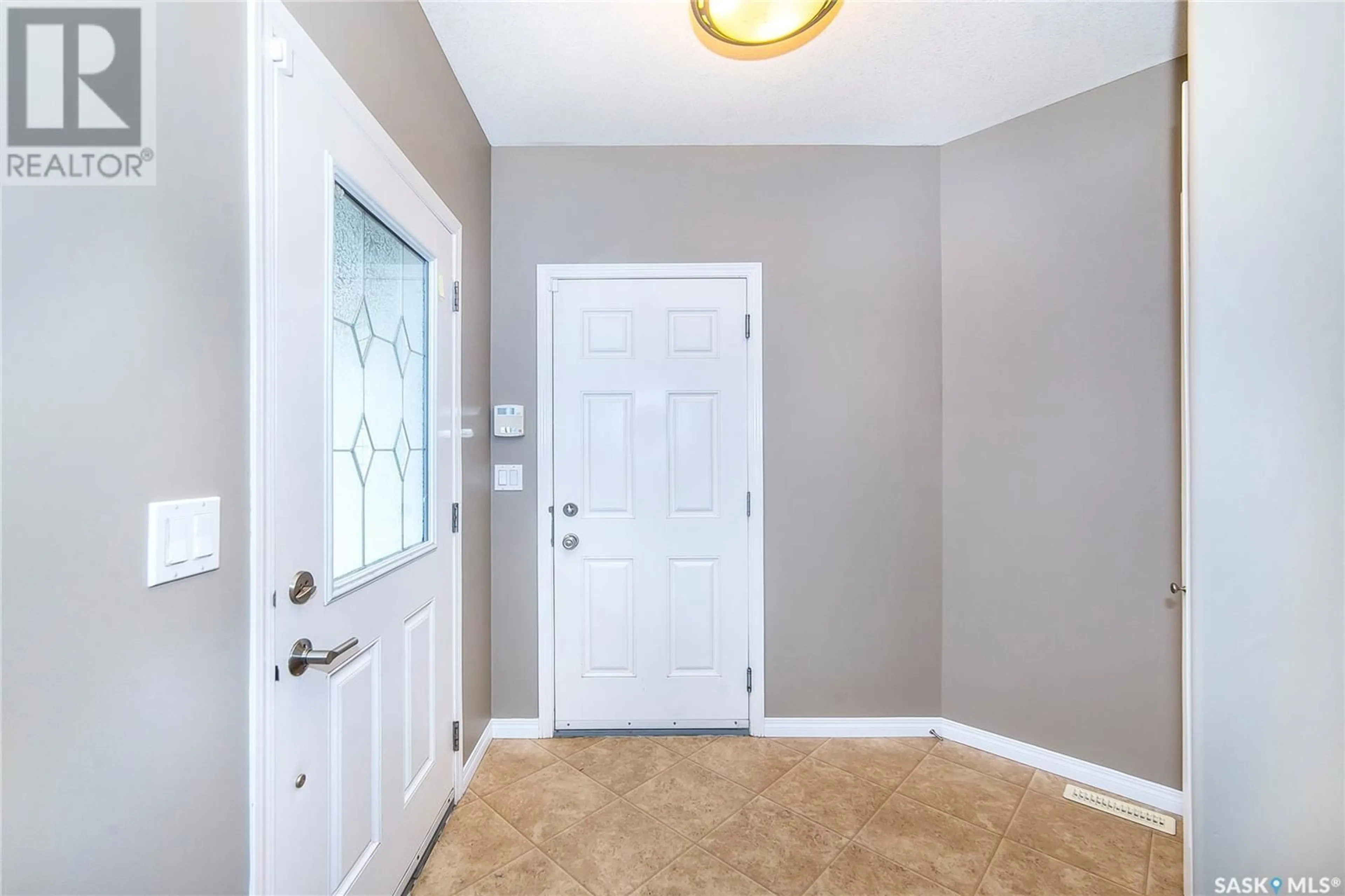 Indoor entryway for 531 ALLWOOD MANOR, Saskatoon Saskatchewan S7R0A5