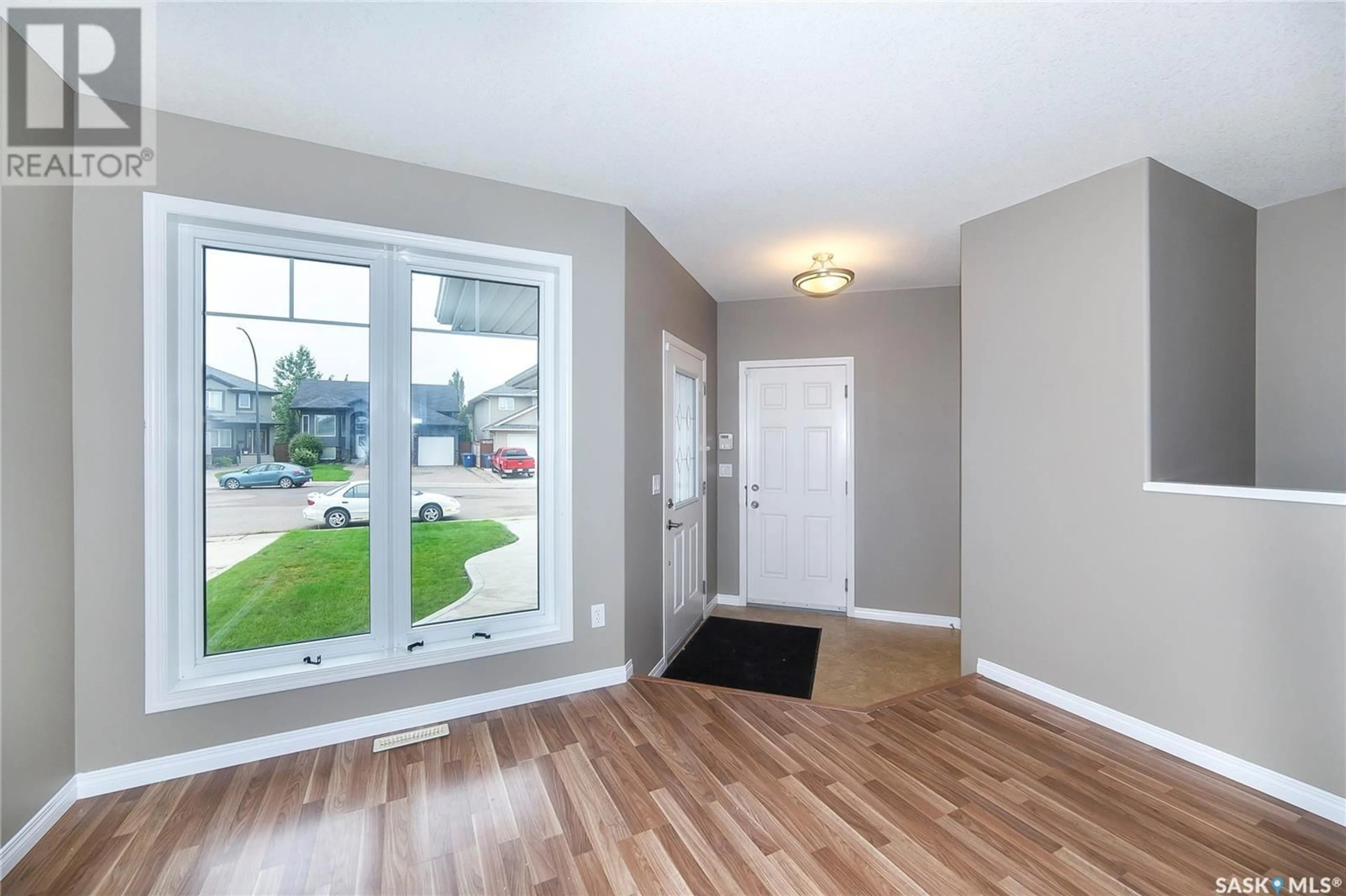 Indoor entryway for 531 ALLWOOD MANOR, Saskatoon Saskatchewan S7R0A5