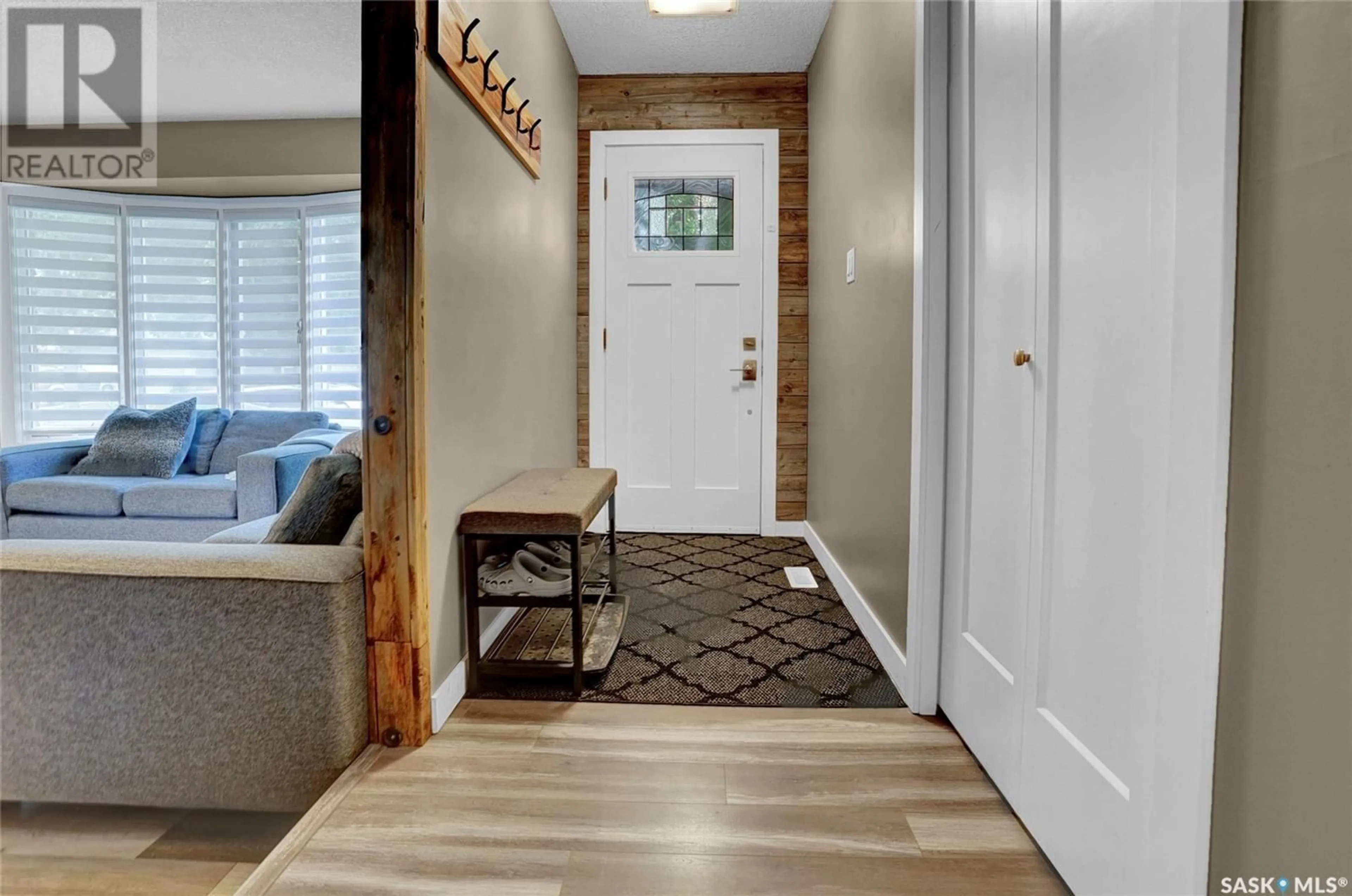 Indoor entryway for 63 WILLISTON DRIVE, Regina Saskatchewan S4X1C3