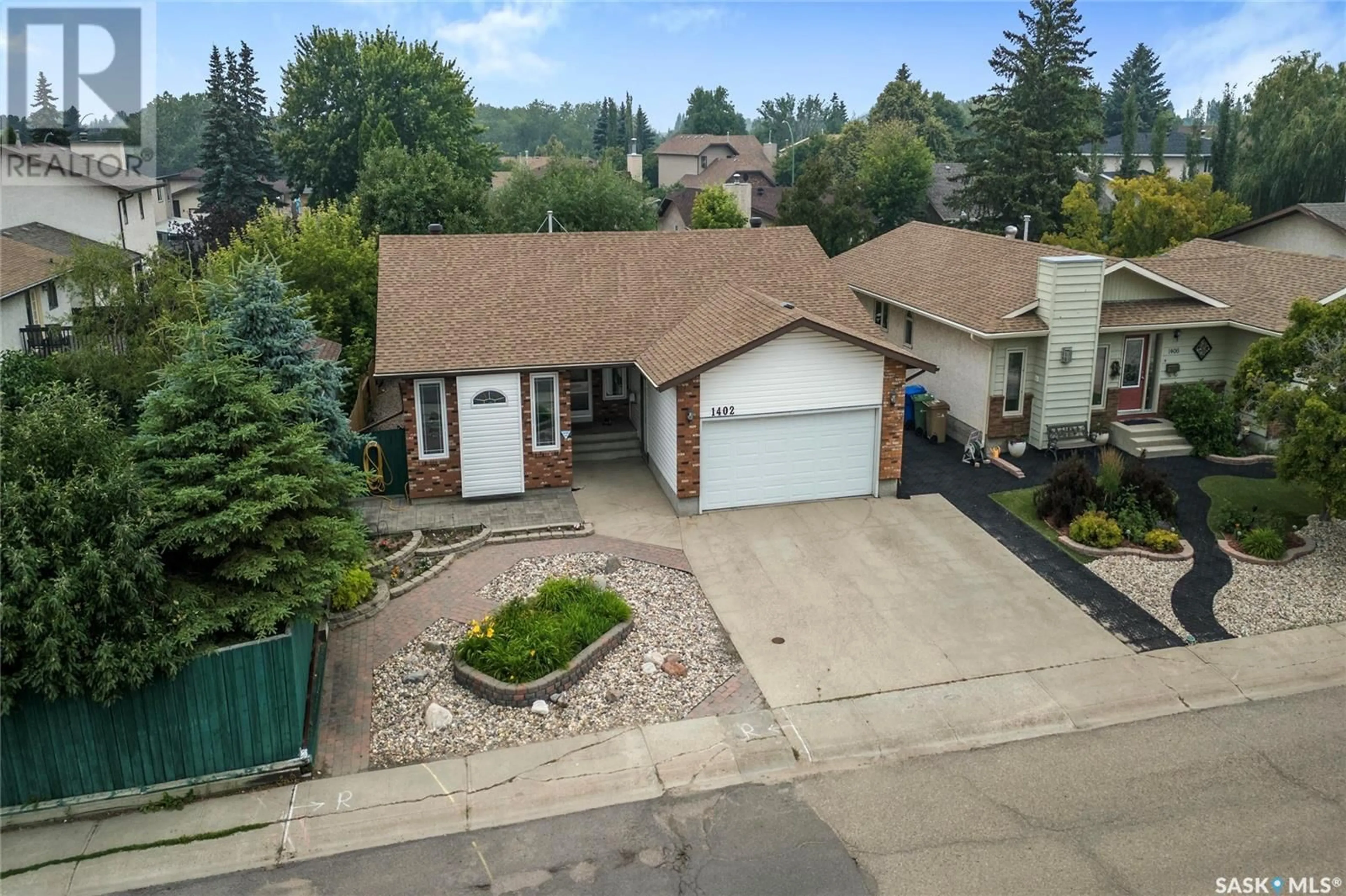 A pic from outside/outdoor area/front of a property/back of a property/a pic from drone, street for 1402 RADWAY STREET, Regina Saskatchewan S4X4A7
