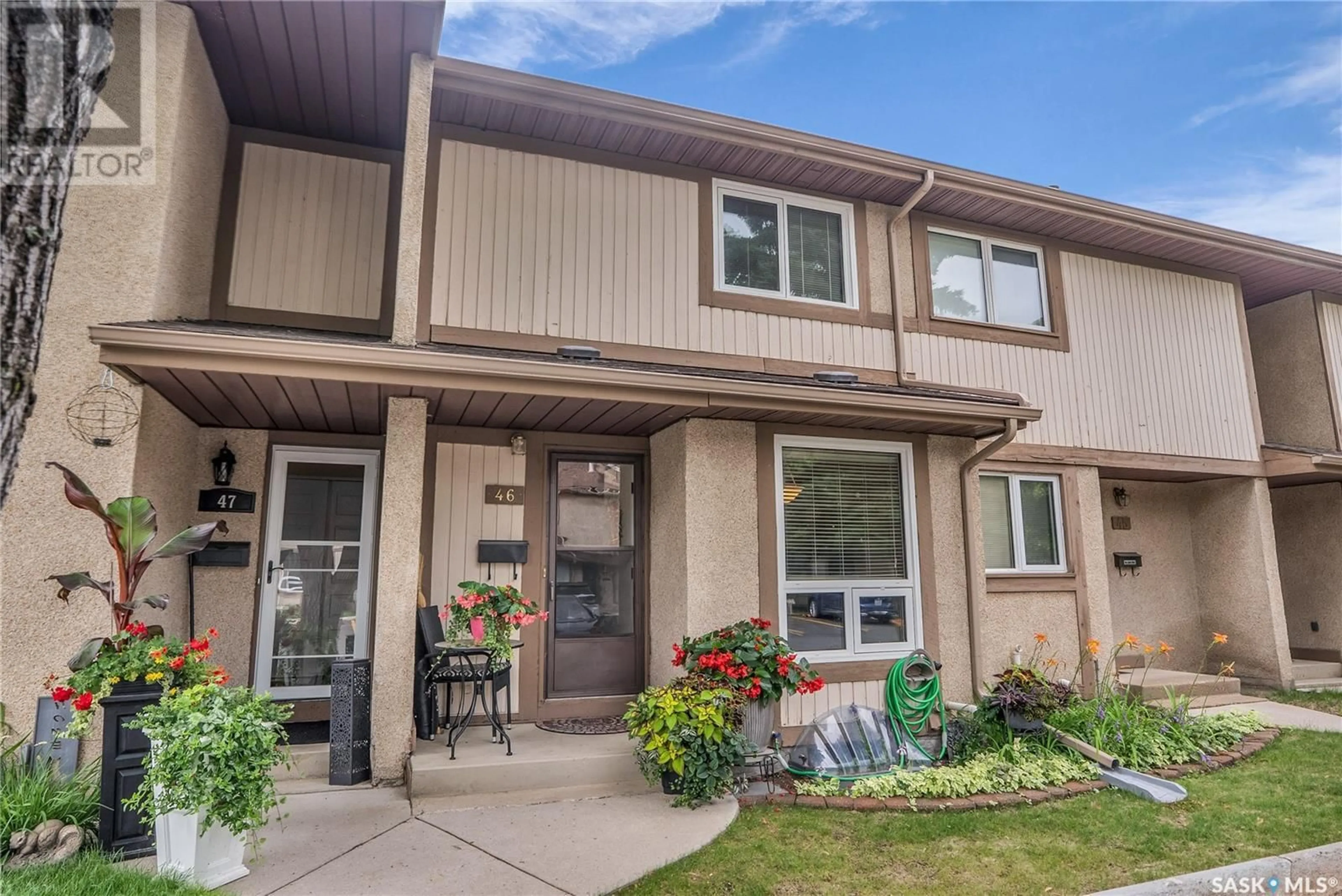 Home with vinyl exterior material, street for 1128 - 46 MCKERCHER DRIVE, Saskatoon Saskatchewan S7H4Y7
