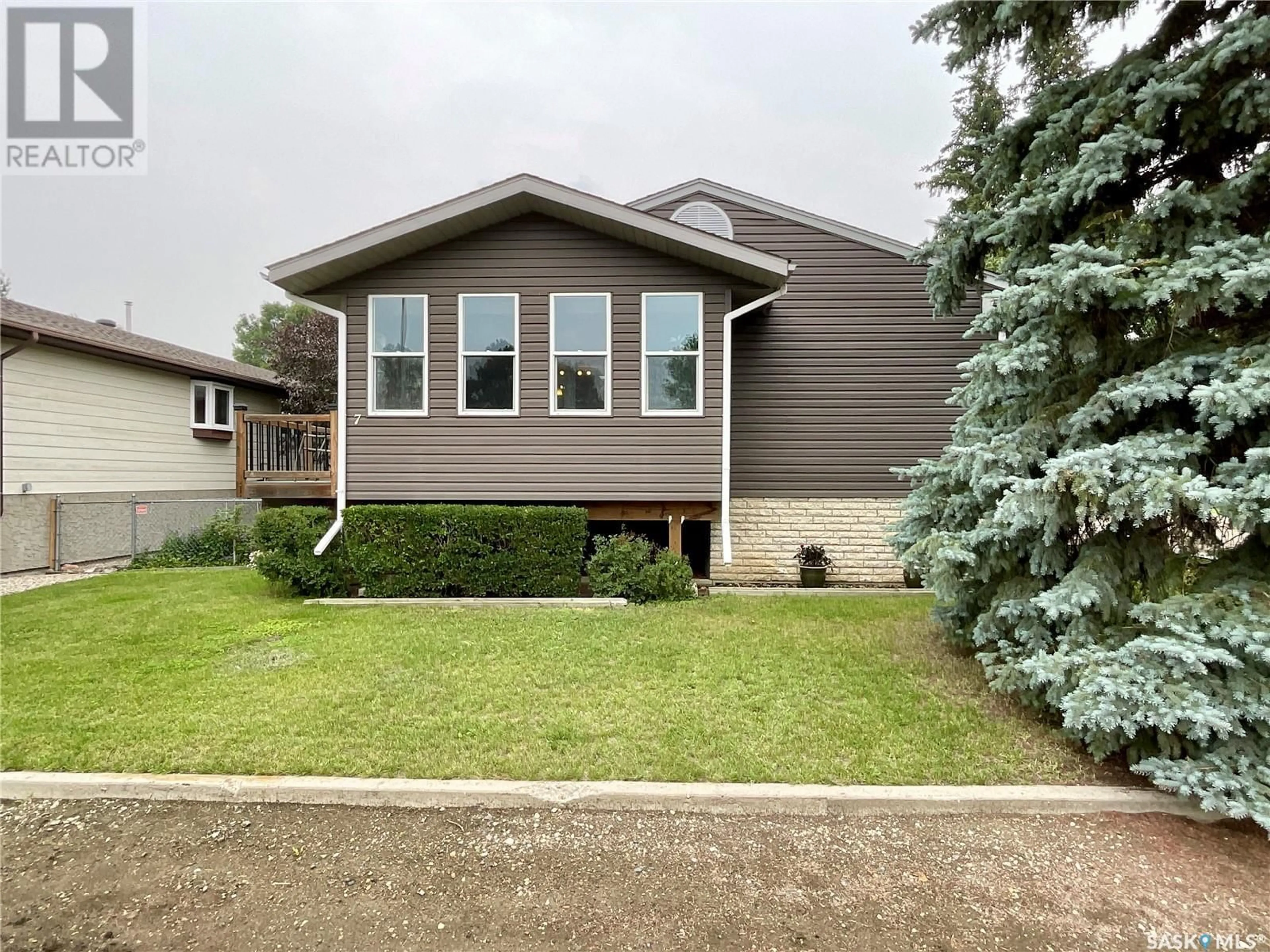 Home with vinyl exterior material, street for 7 HARVEST BAY, Grand Coulee Saskatchewan S4M0A3