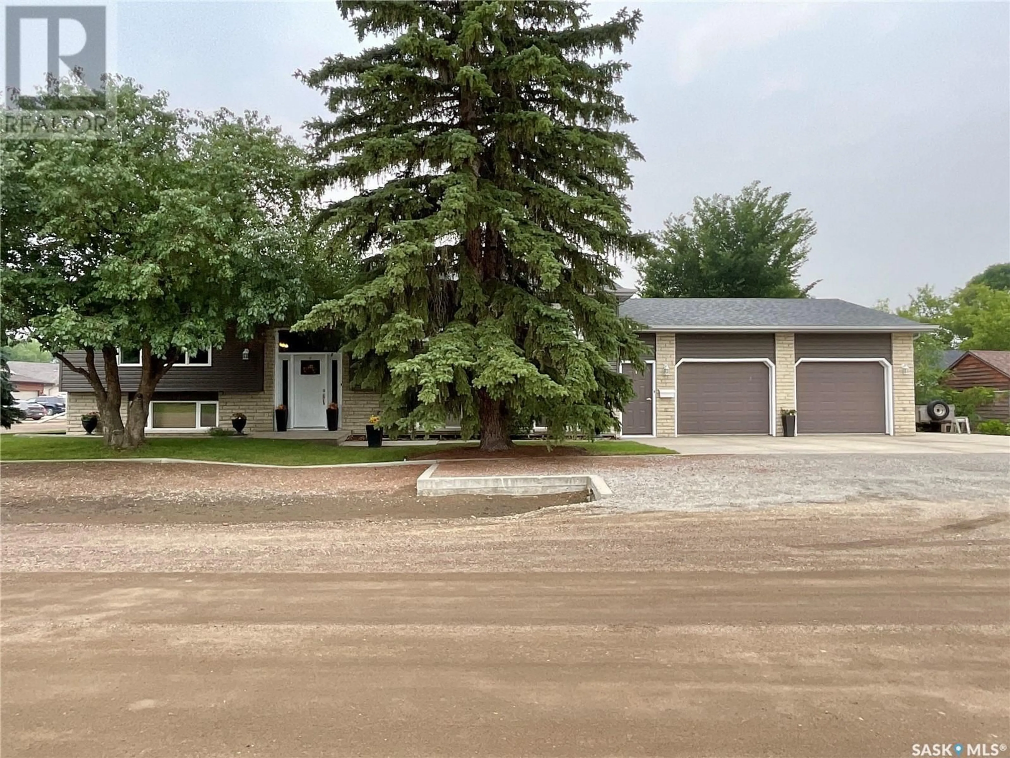 A pic from outside/outdoor area/front of a property/back of a property/a pic from drone, street for 7 HARVEST BAY, Grand Coulee Saskatchewan S4M0A3