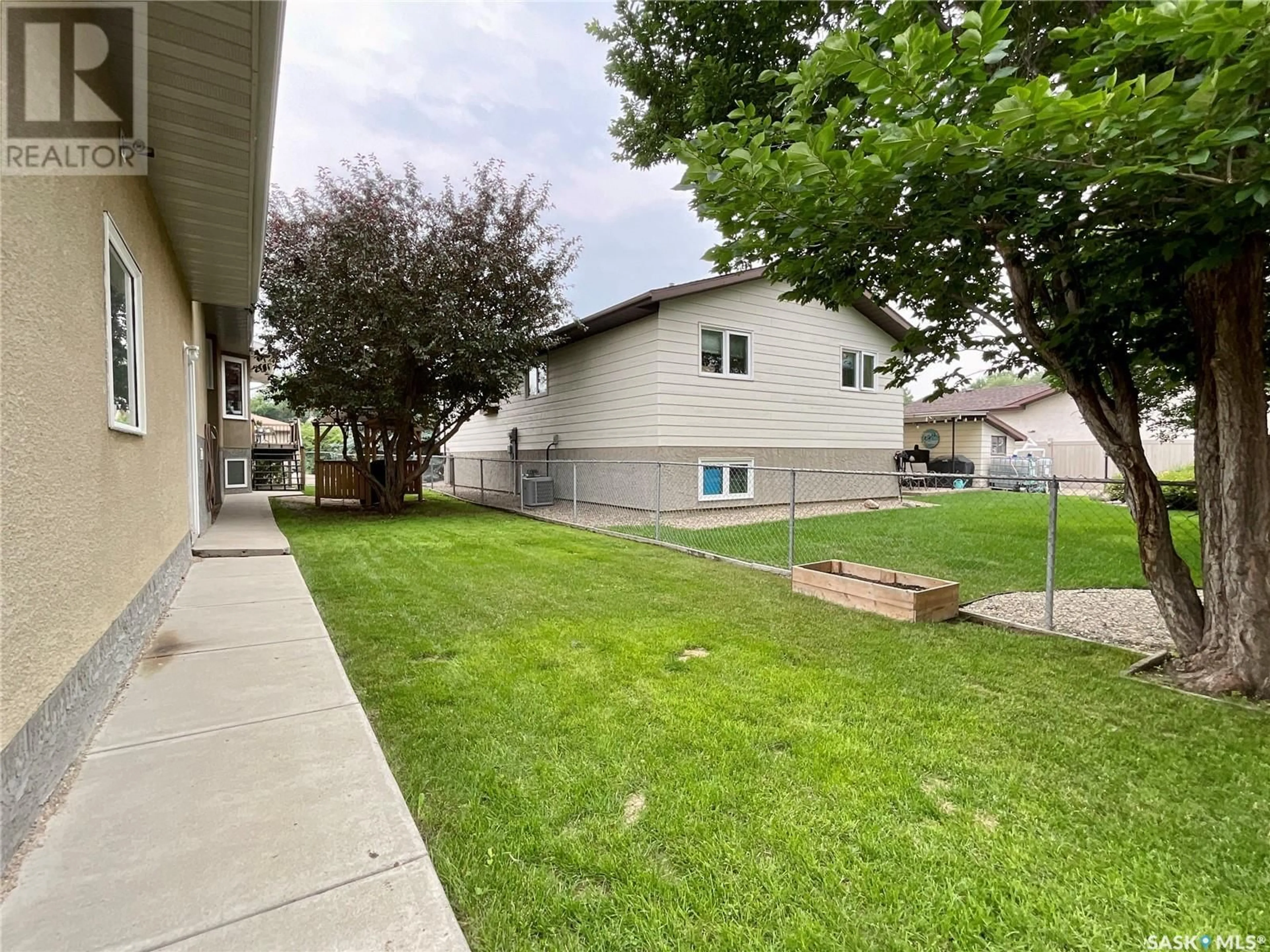 Patio, street for 7 HARVEST BAY, Grand Coulee Saskatchewan S4M0A3