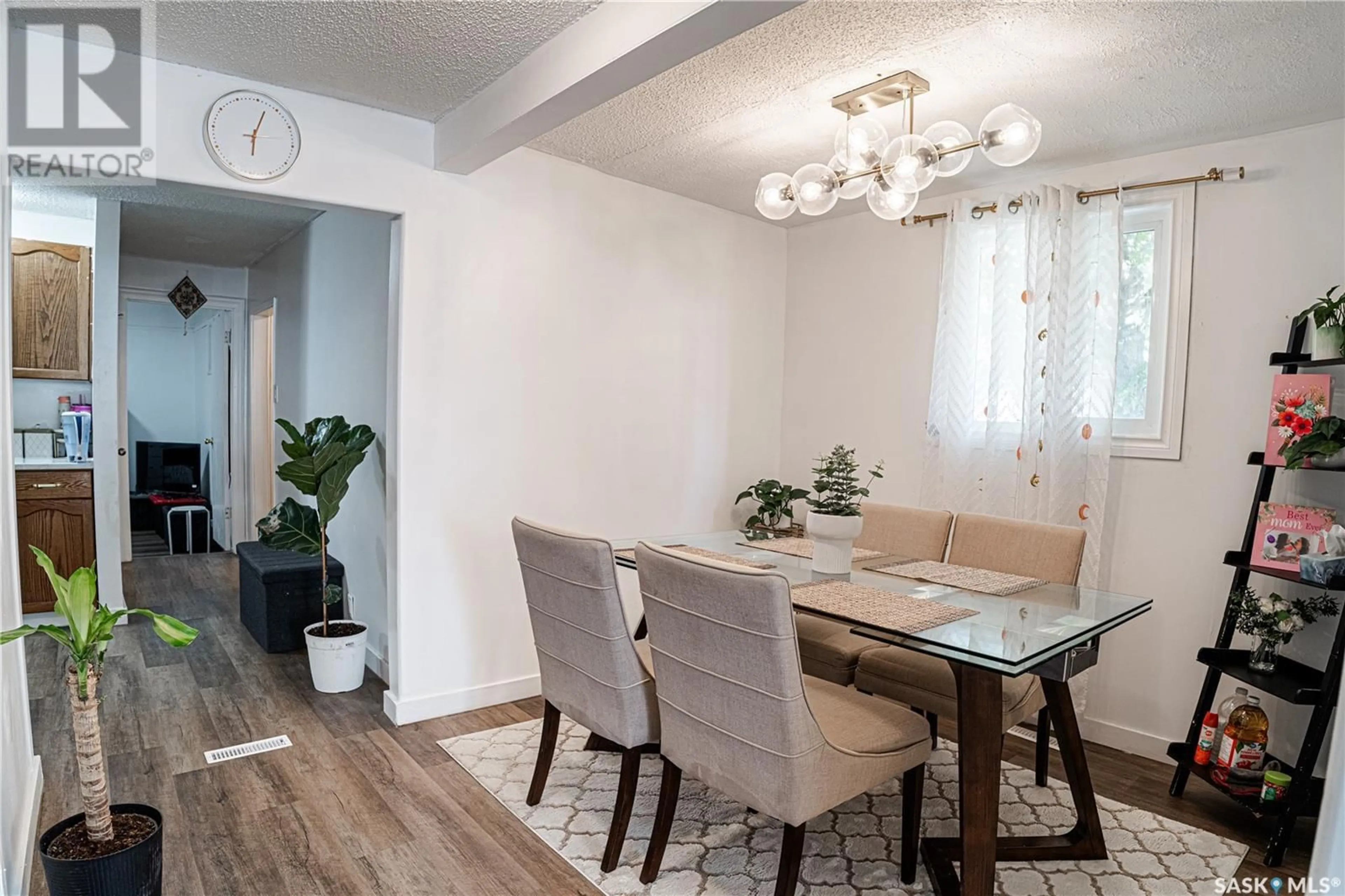 Dining room, wood/laminate floor for 1619 LORNE AVENUE, Saskatoon Saskatchewan S7H1Y2