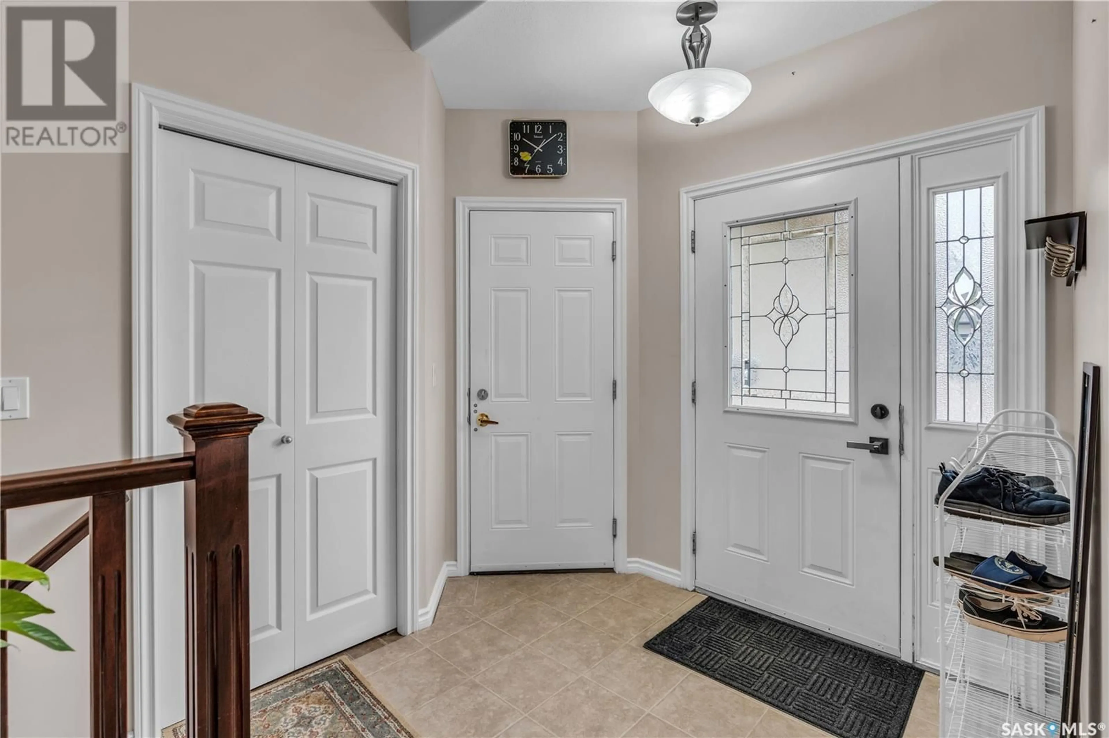 Indoor entryway for 250 ROBERTSON COVE, Saskatoon Saskatchewan S7T0E6
