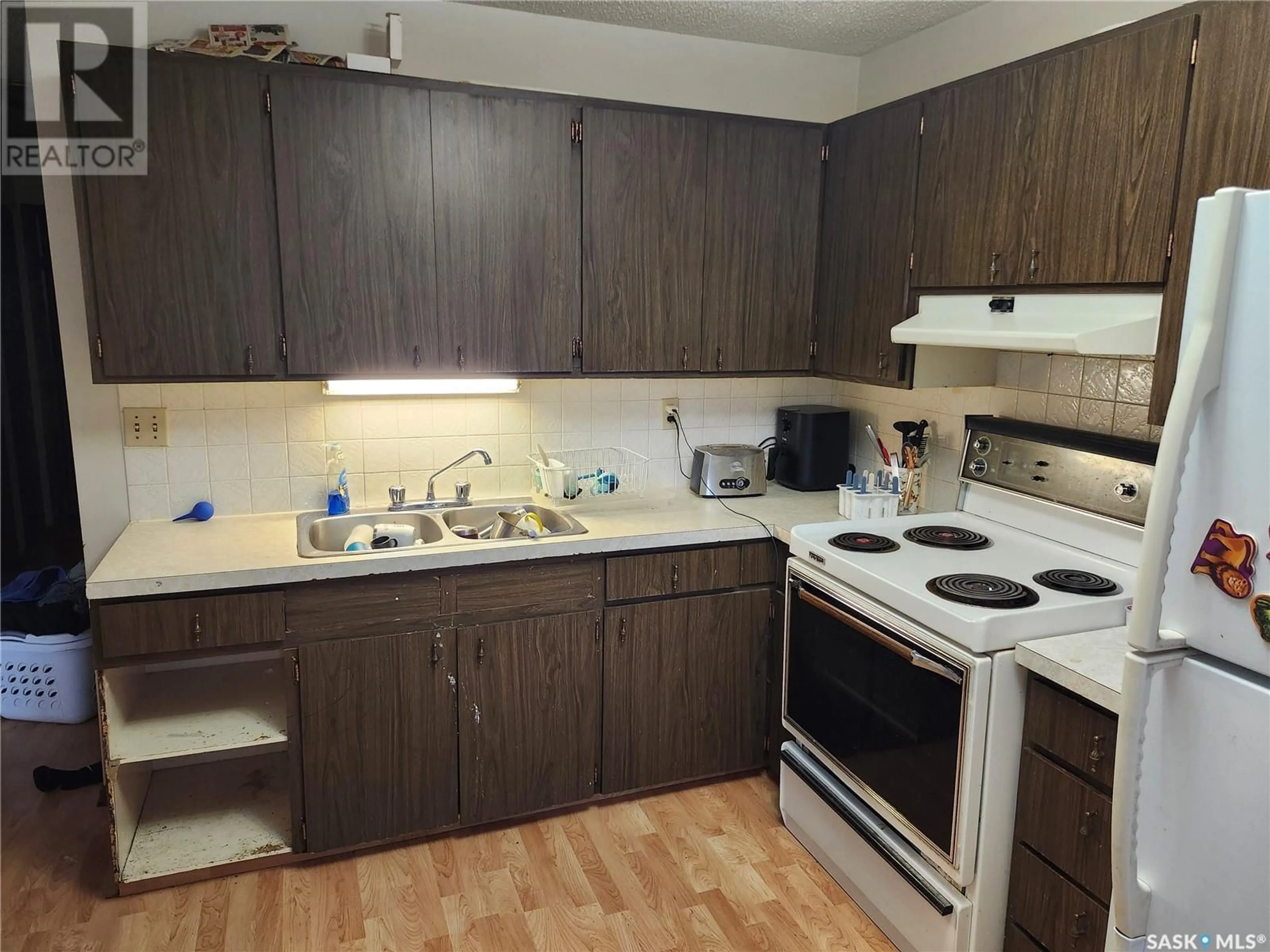 Standard kitchen, wood/laminate floor for 501 & 503 MCKERCHER DRIVE, Saskatoon Saskatchewan S7H4G3