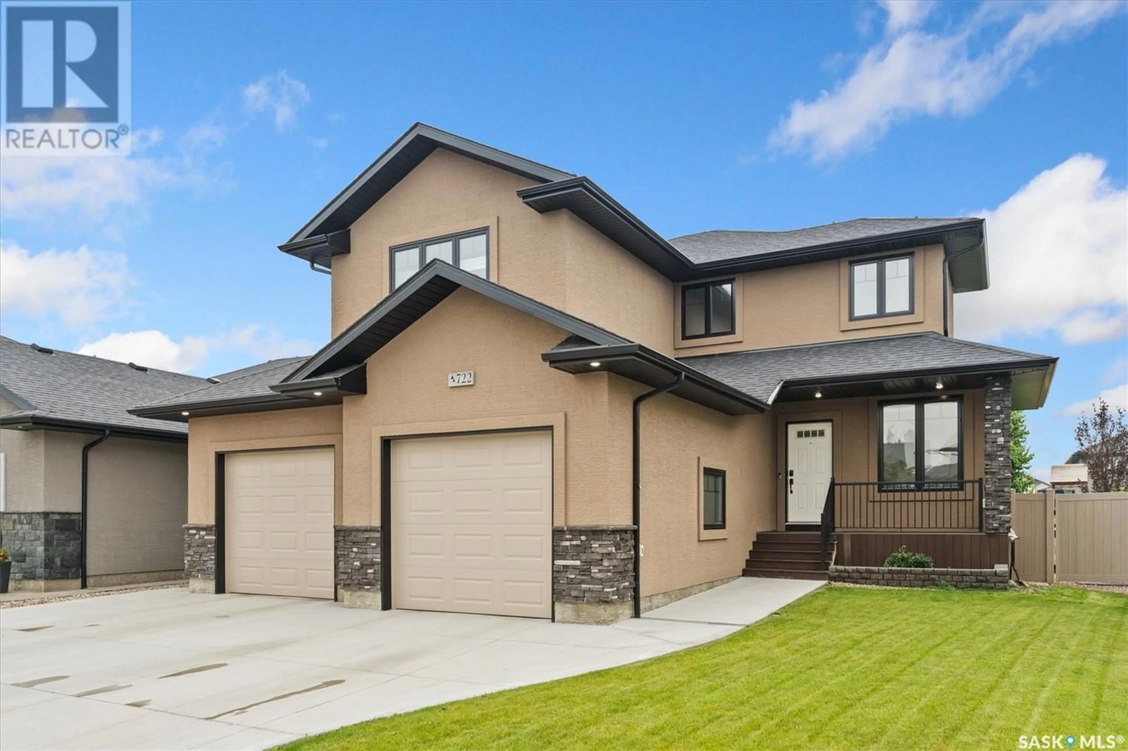 Home with vinyl exterior material, street for 722 GILLIES CRESCENT, Saskatoon Saskatchewan S7V0C2