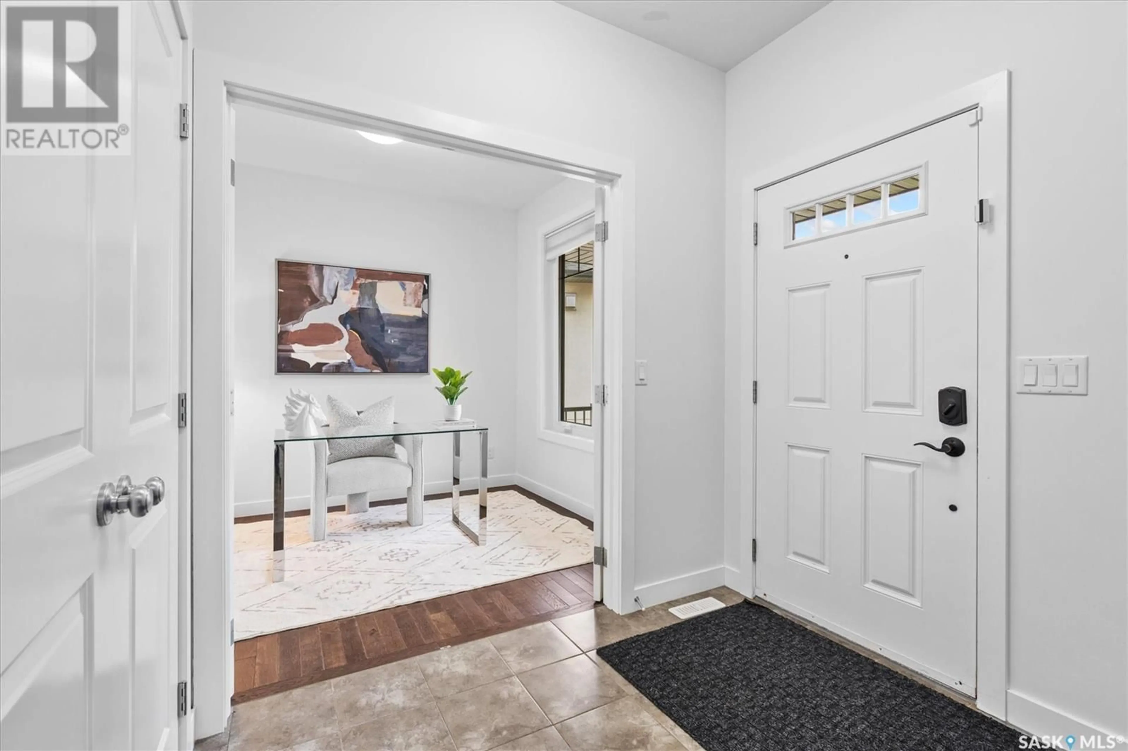 Indoor entryway for 722 GILLIES CRESCENT, Saskatoon Saskatchewan S7V0C2