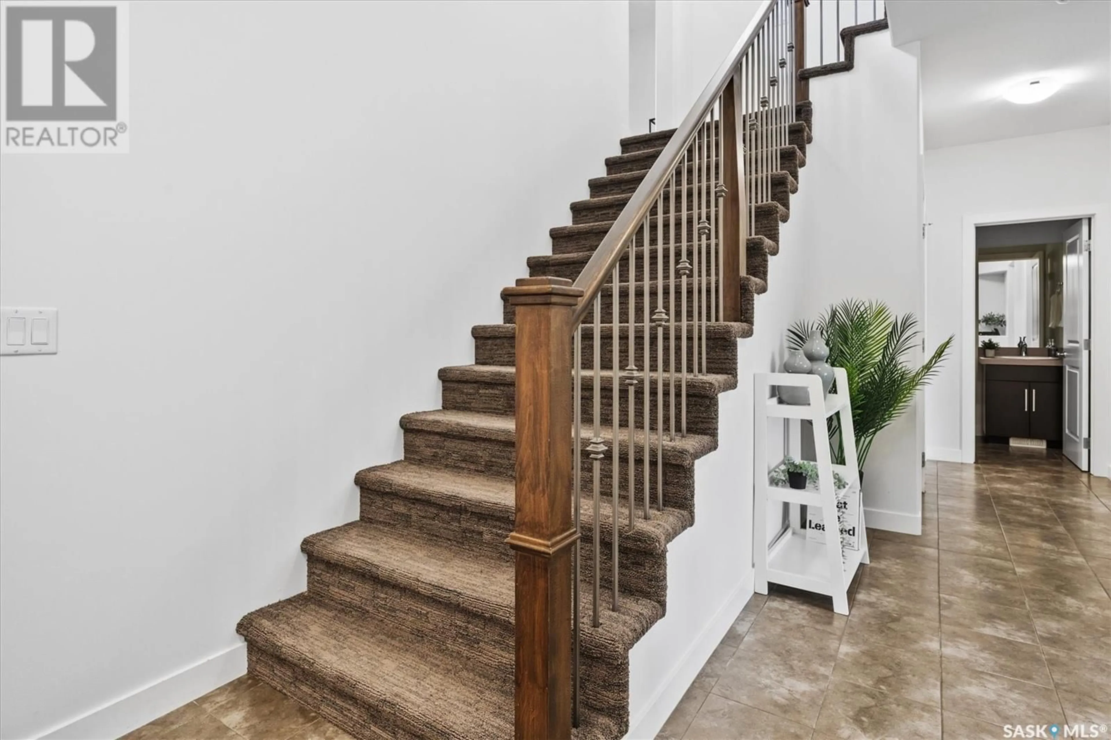 Stairs for 722 GILLIES CRESCENT, Saskatoon Saskatchewan S7V0C2