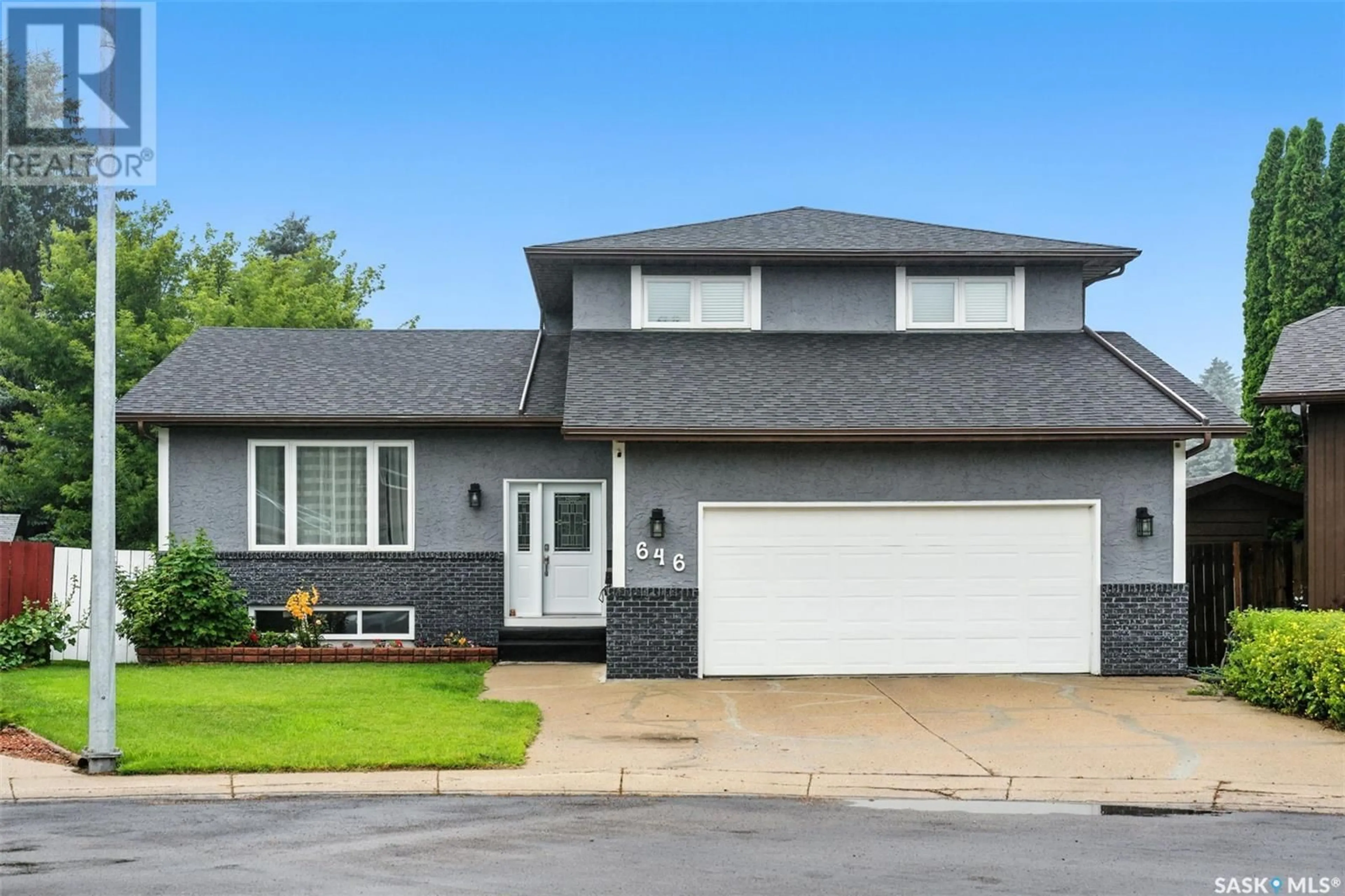 Home with vinyl exterior material, street for 646 DELARONDE PLACE, Saskatoon Saskatchewan S7J4A1