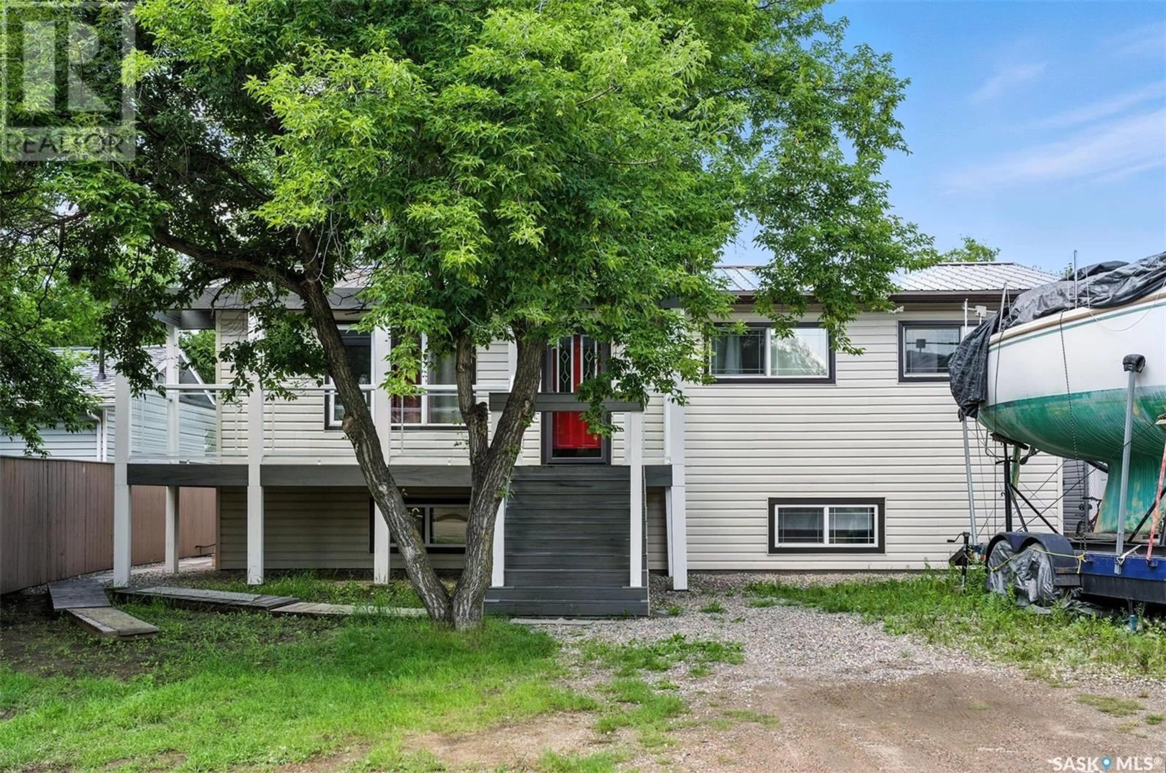 Home with vinyl exterior material, street for 732 1ST AVENUE, Martensville Saskatchewan S0K2T2