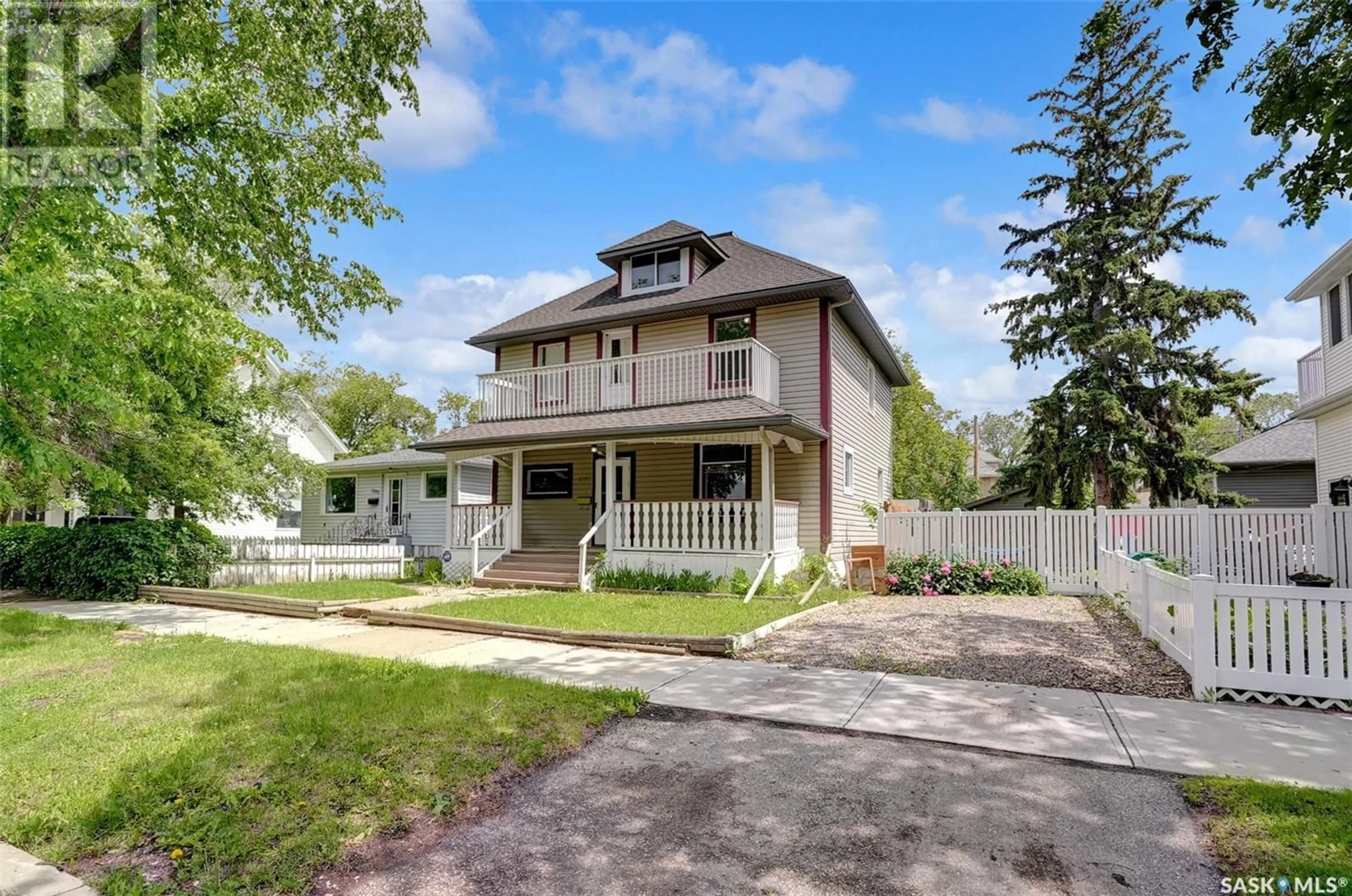 Home with vinyl exterior material, street for 1207 GRAFTON AVENUE, Moose Jaw Saskatchewan S6H3S7