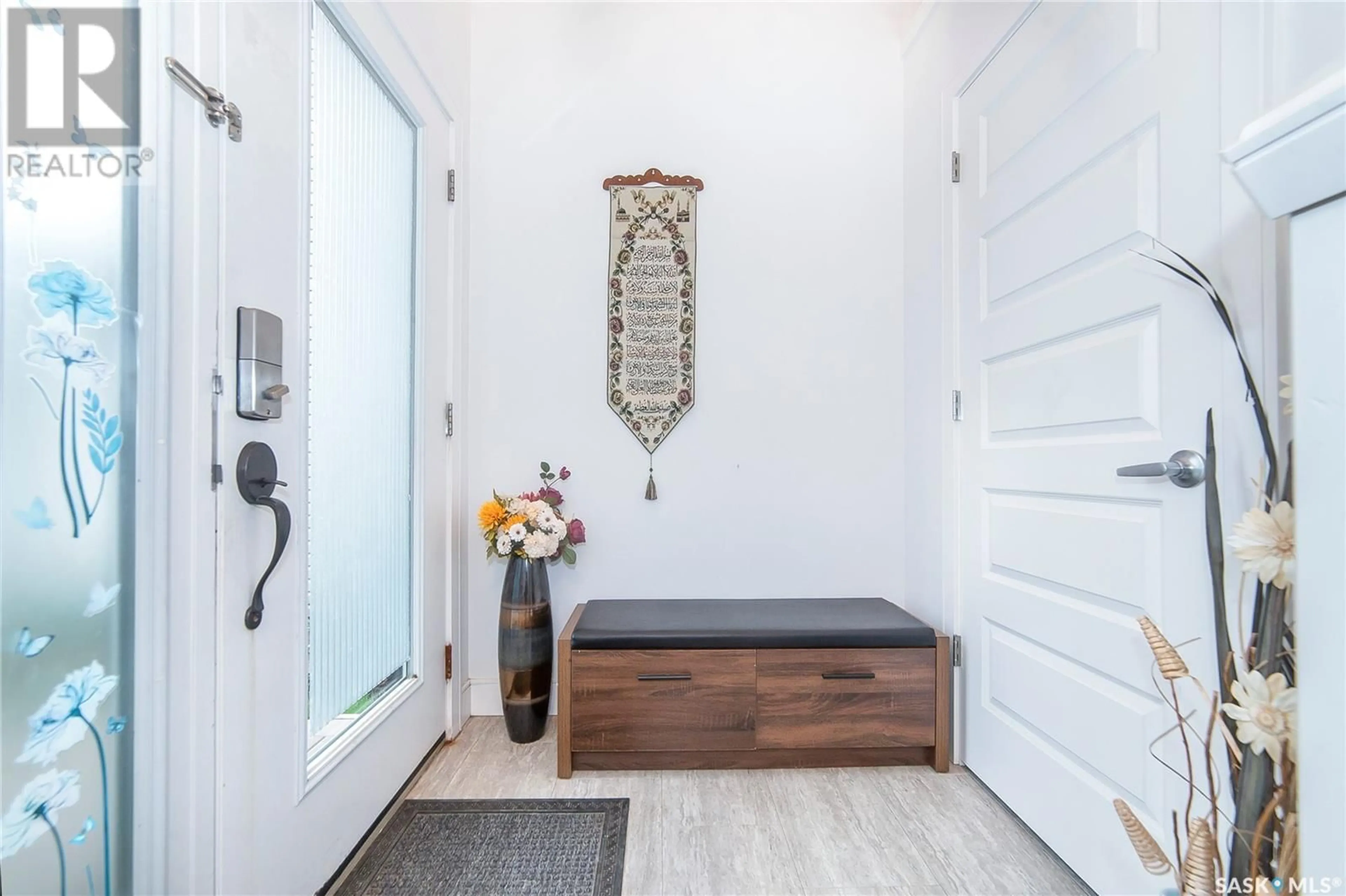 Indoor entryway for 362 HASSARD CLOSE, Saskatoon Saskatchewan S7L4Y7