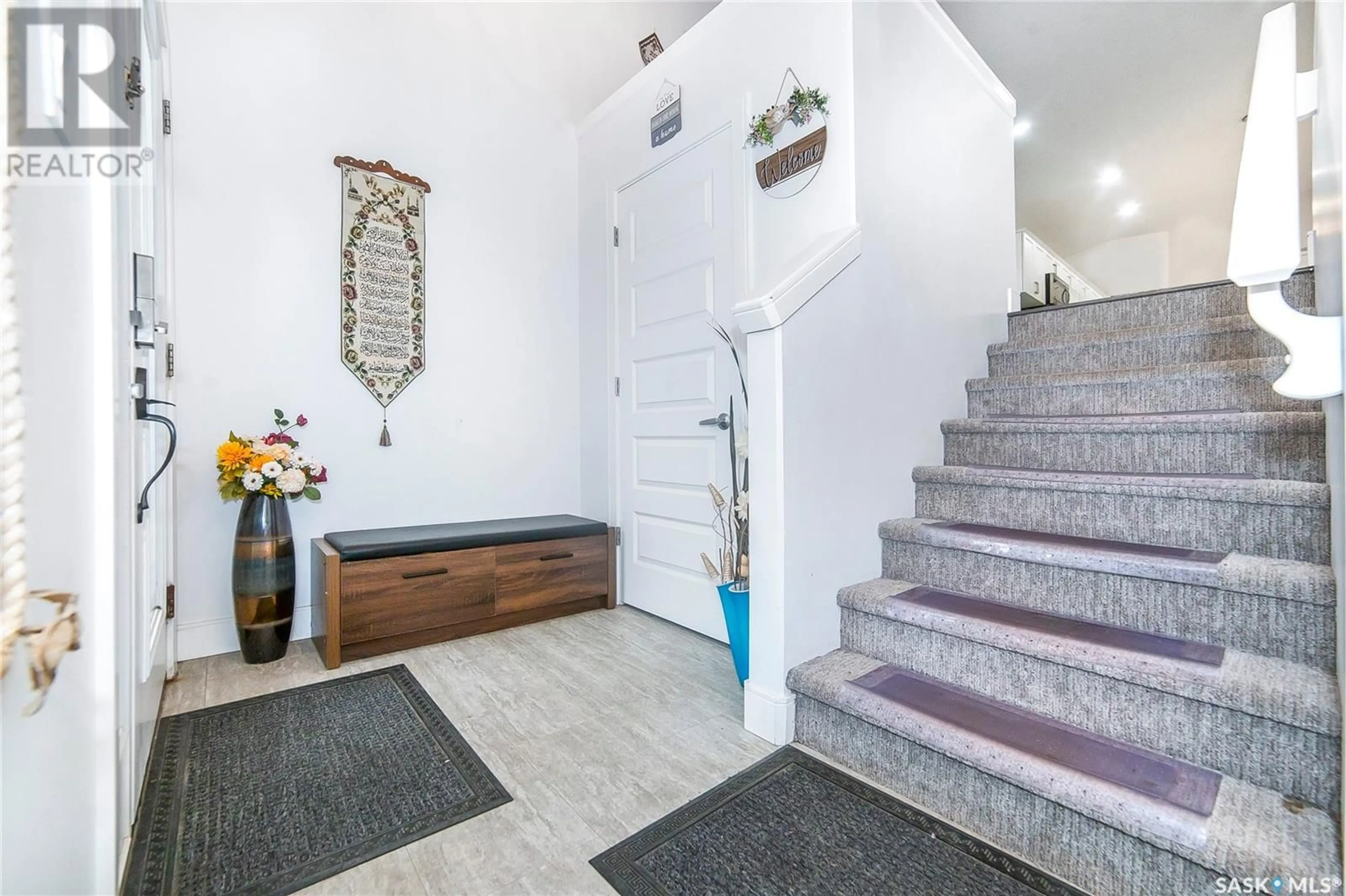 Indoor foyer for 362 HASSARD CLOSE, Saskatoon Saskatchewan S7L4Y7