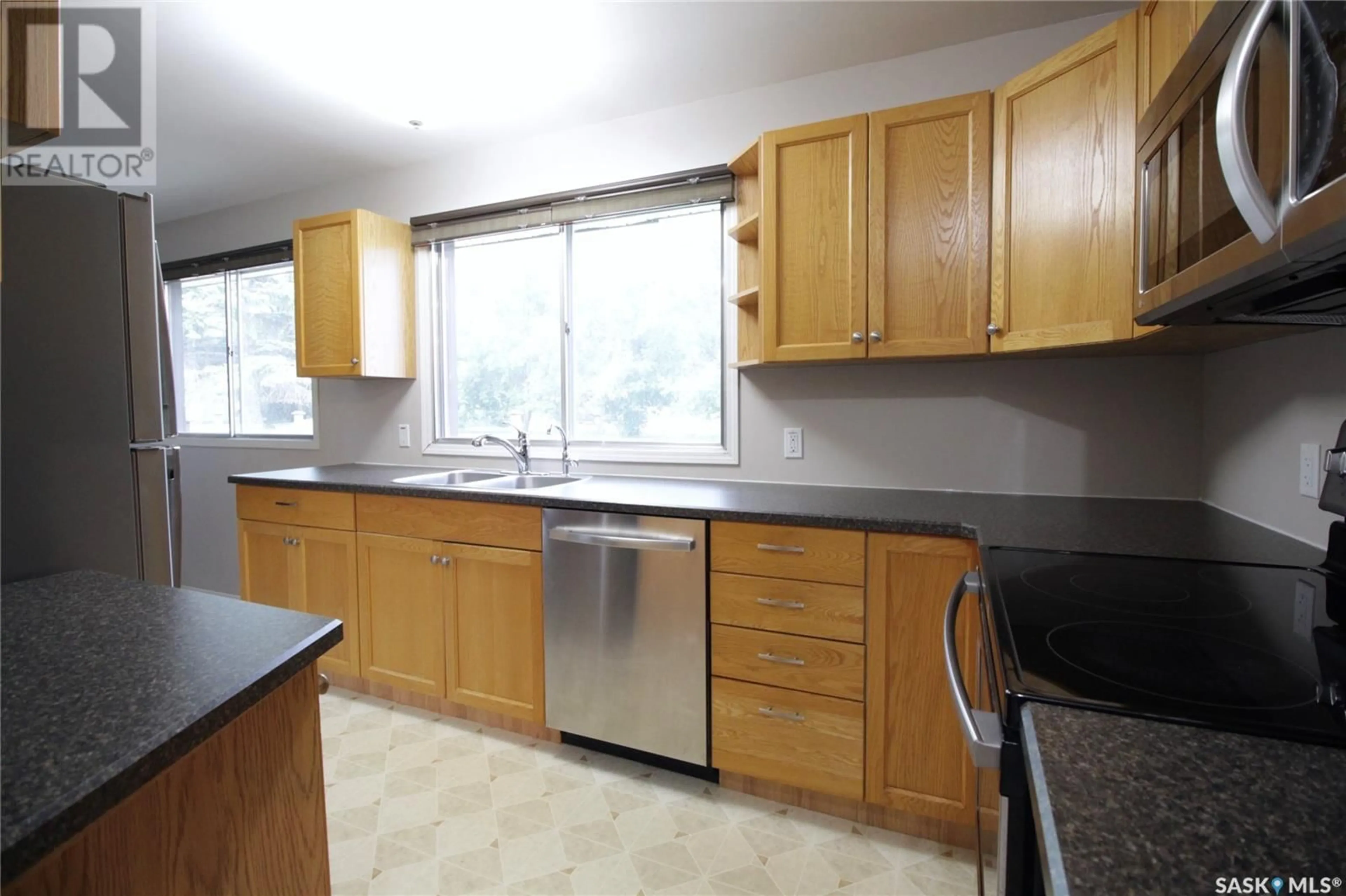 Standard kitchen, unknown for 520 3RD AVENUE, Esterhazy Saskatchewan S0A0X0