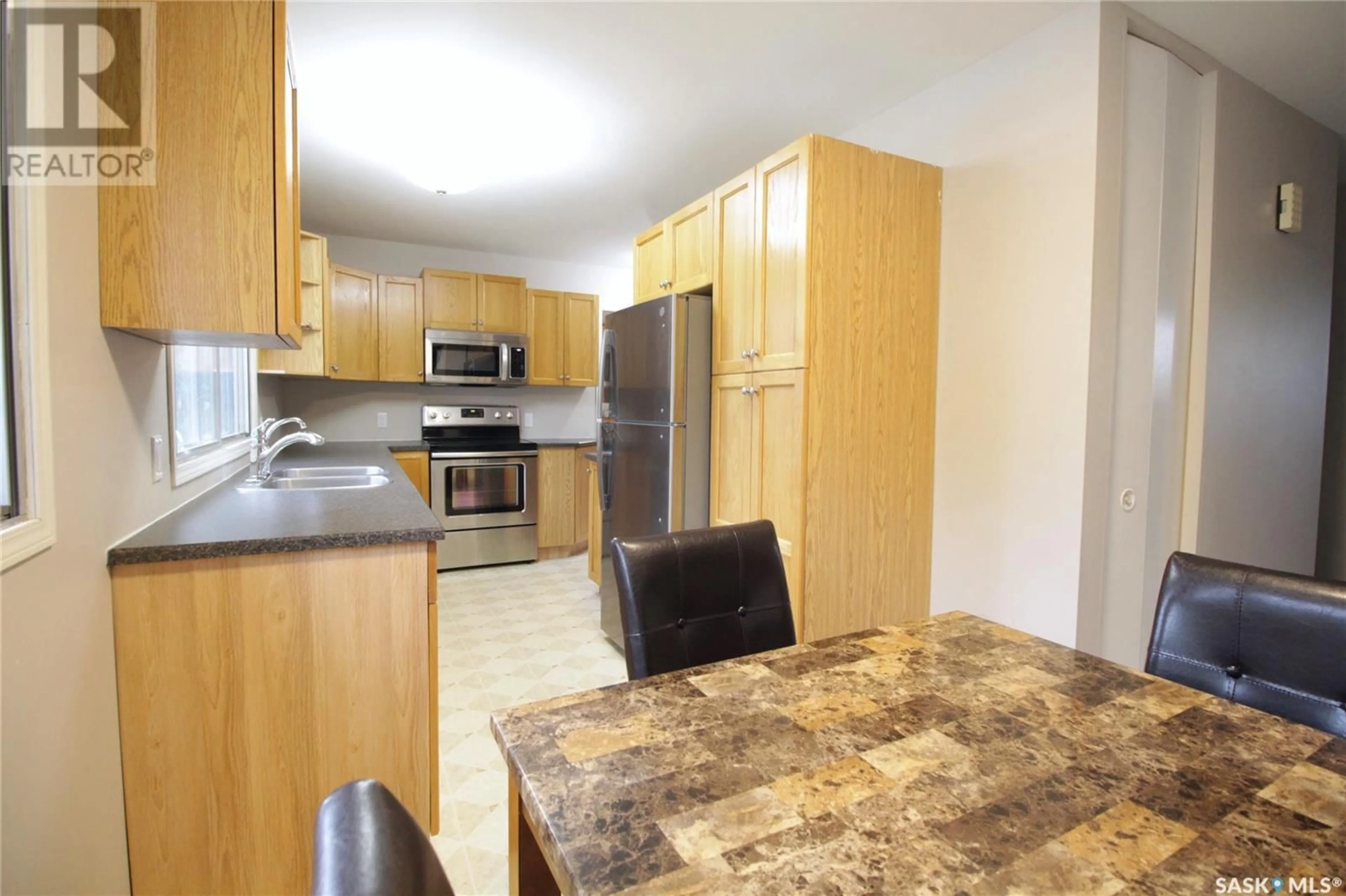 Standard kitchen, unknown for 520 3RD AVENUE, Esterhazy Saskatchewan S0A0X0