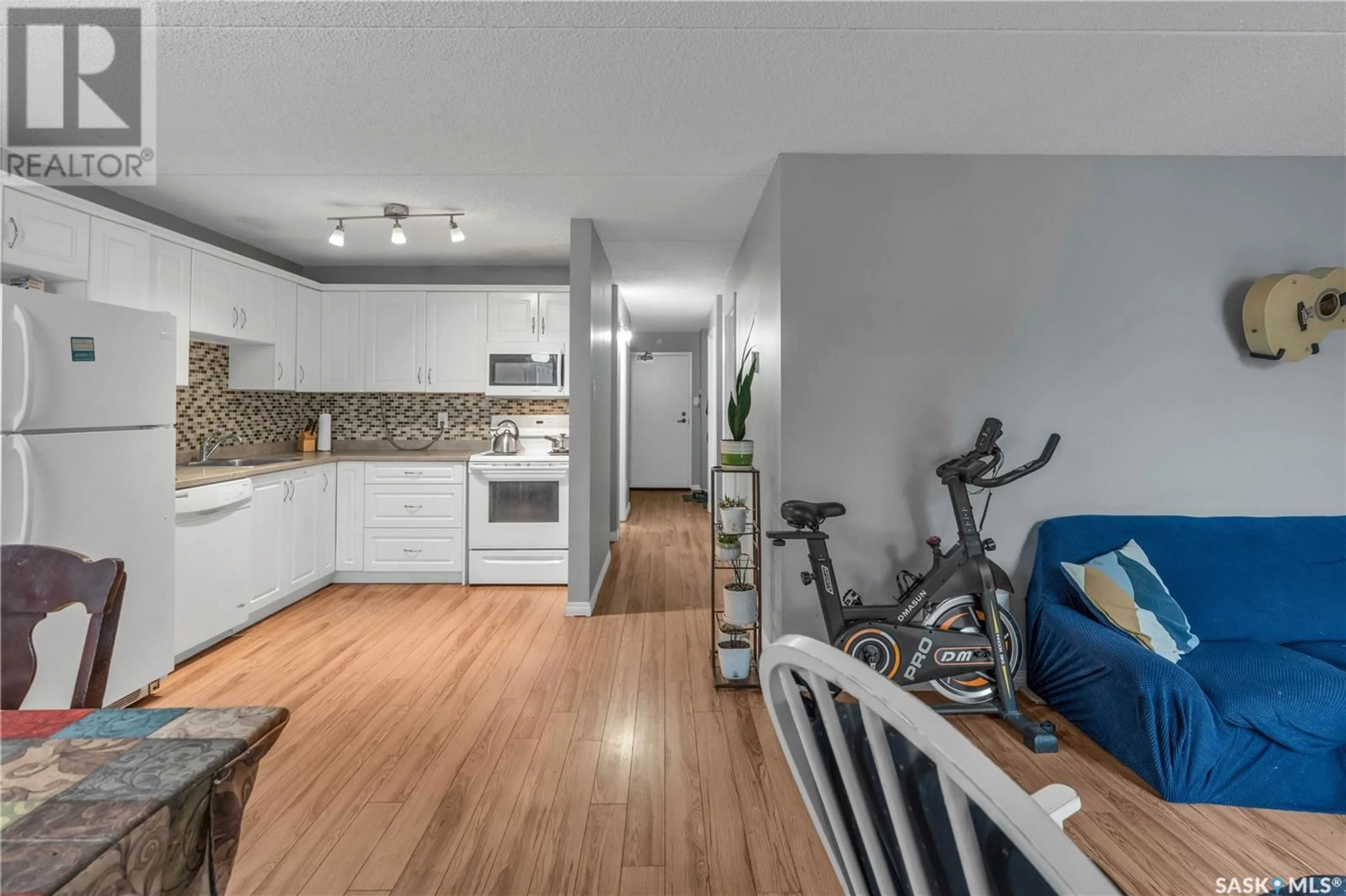 Open concept kitchen, wood/laminate floor for 101 - 2125 OSLER STREET, Regina Saskatchewan S4P4G9