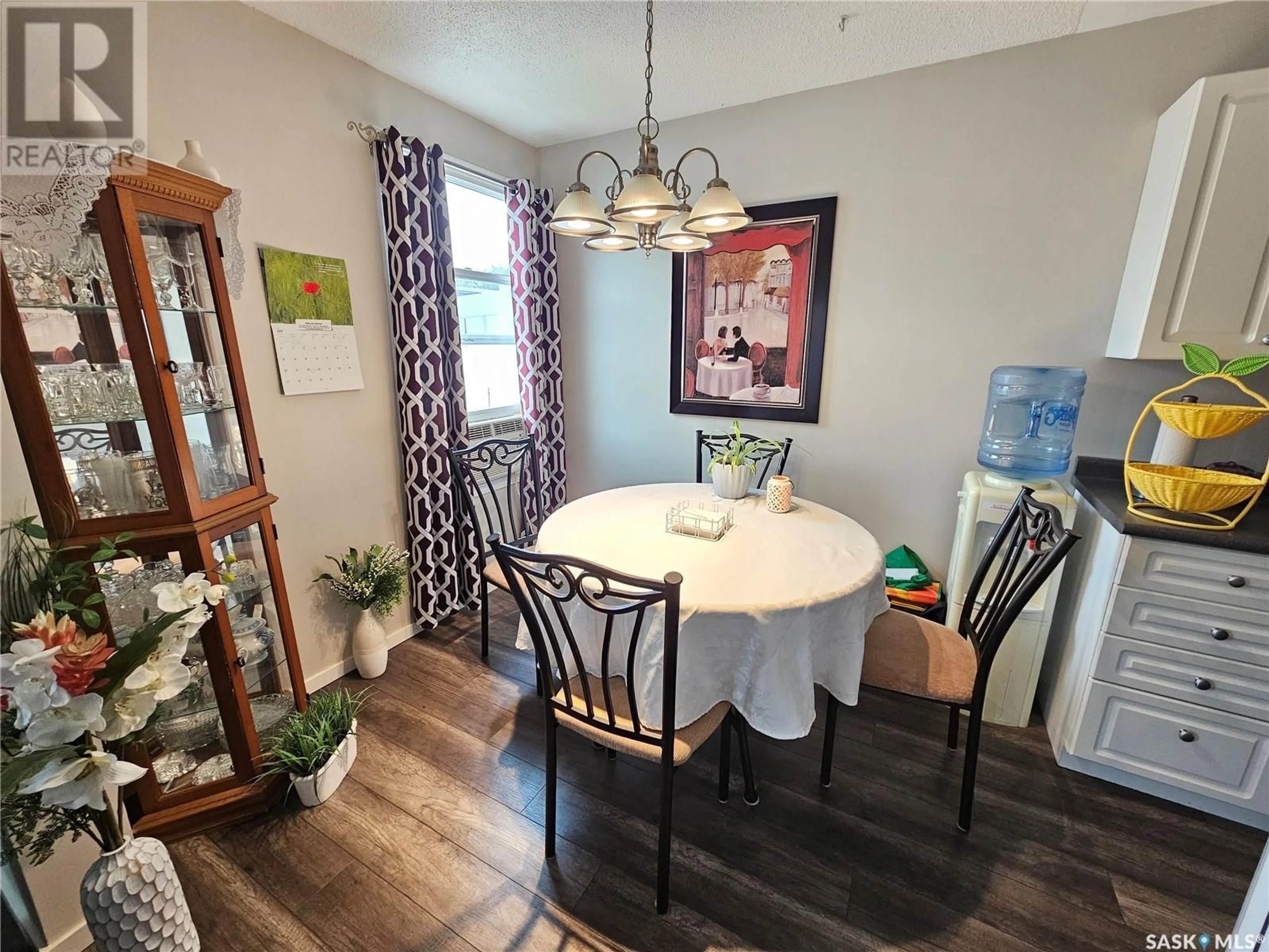 Dining room, wood/laminate floor for 10 1292 GORDON ROAD, Moose Jaw Saskatchewan S6H3E5