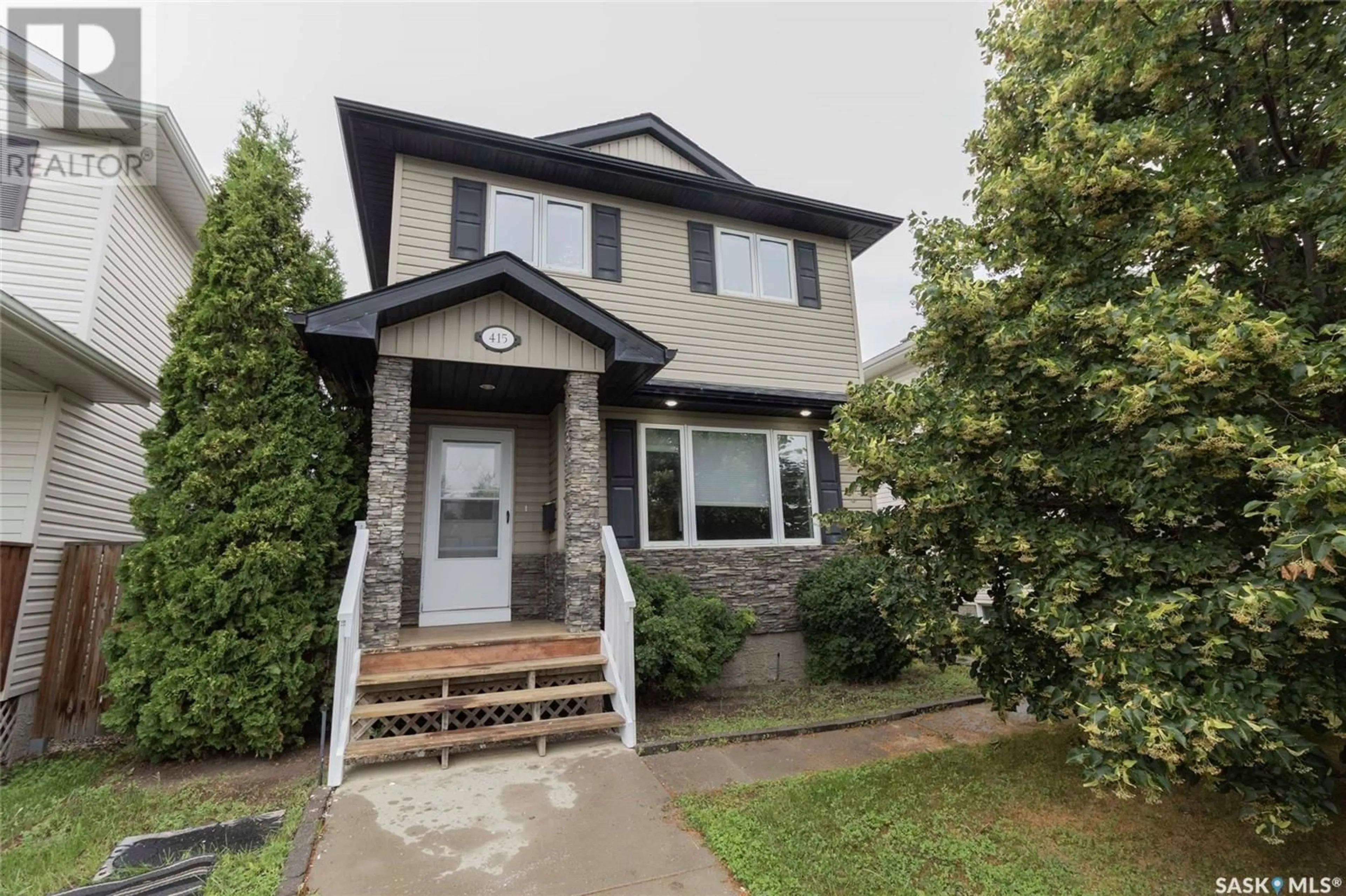 Home with vinyl exterior material, street for 415 GORDON ROAD, Saskatoon Saskatchewan S7T0A1