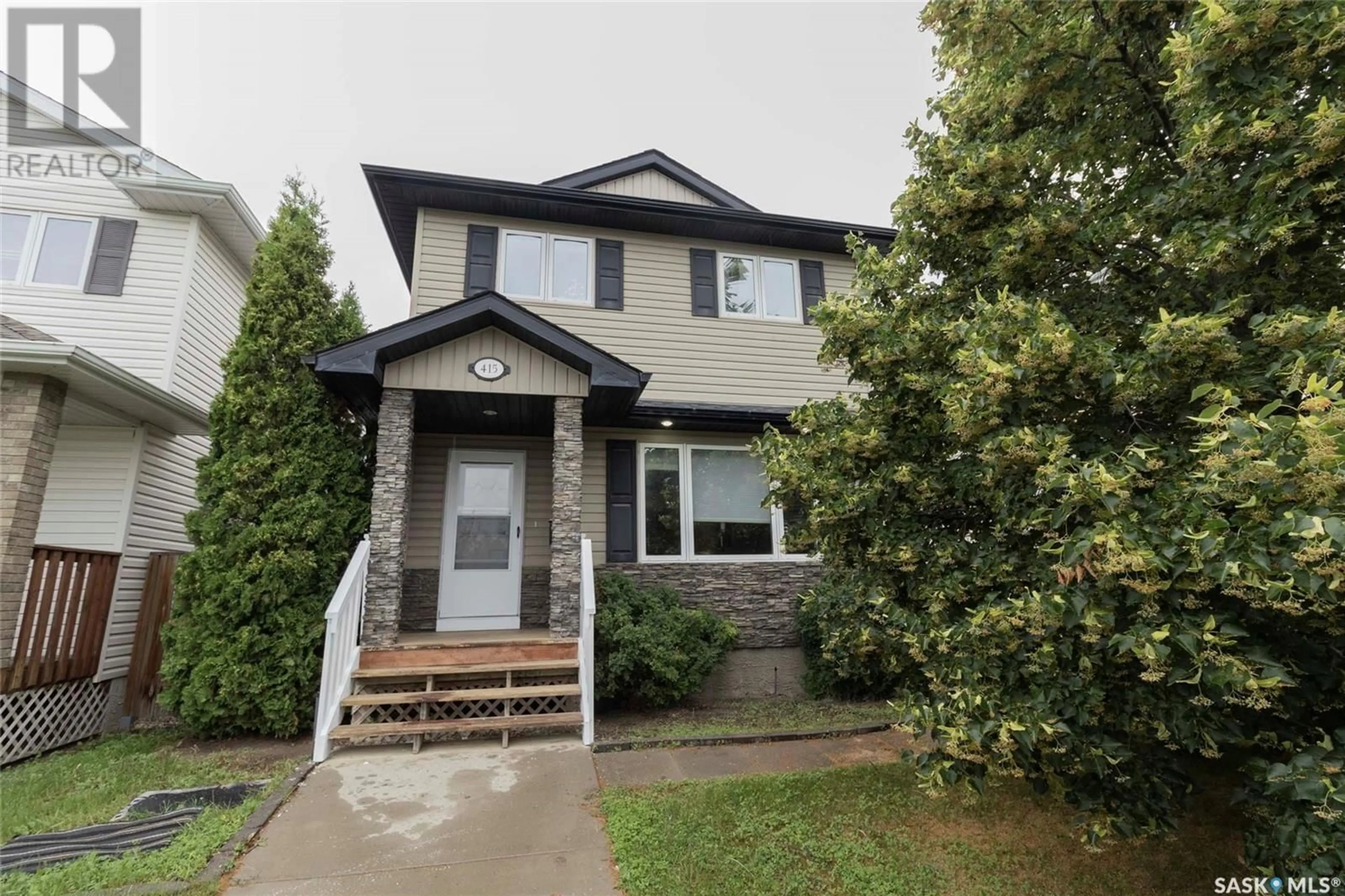 Home with vinyl exterior material, street for 415 GORDON ROAD, Saskatoon Saskatchewan S7T0A1
