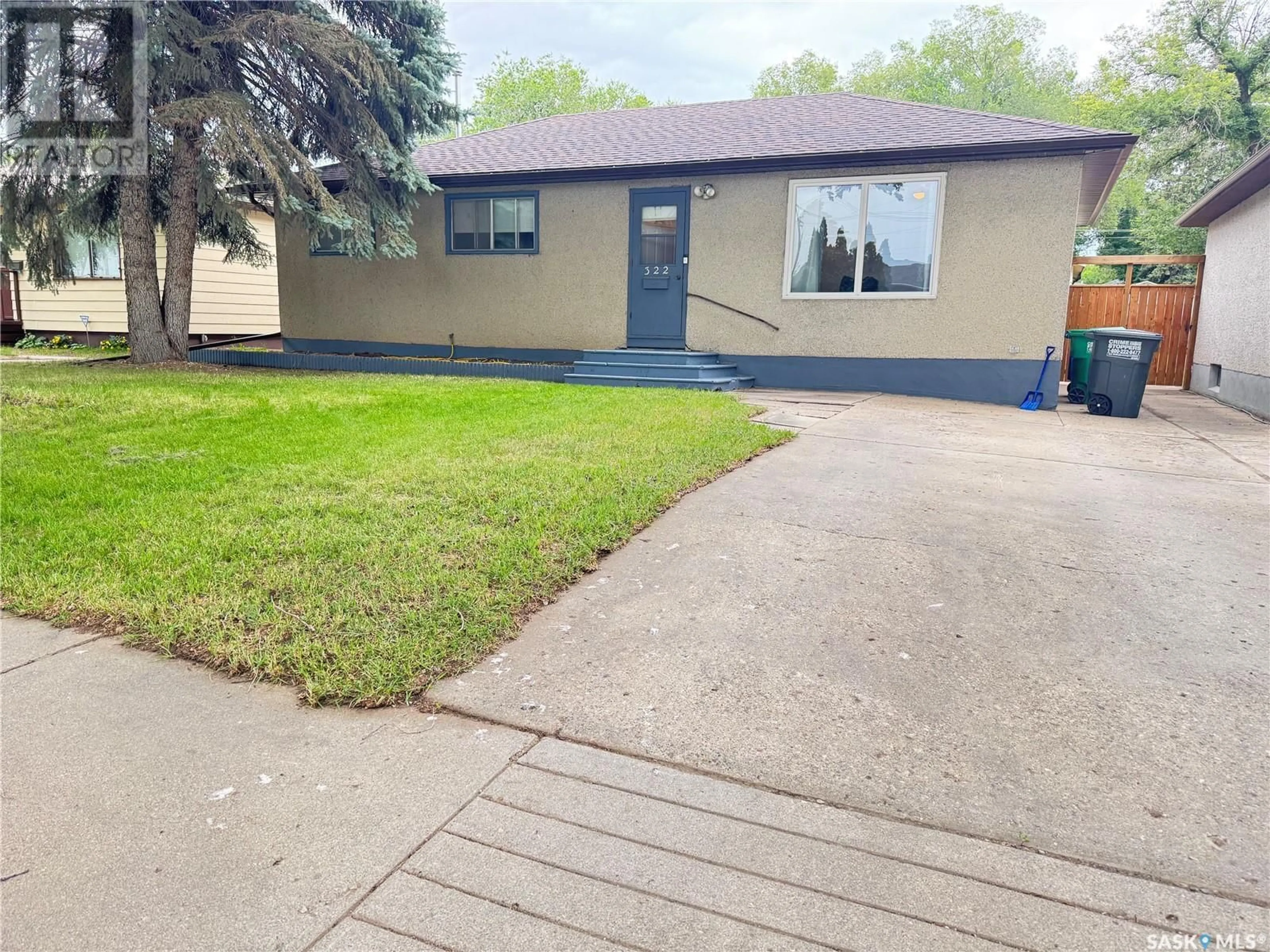 Home with vinyl exterior material, street for 322 VANCOUVER AVENUE, Saskatoon Saskatchewan S7M3N1