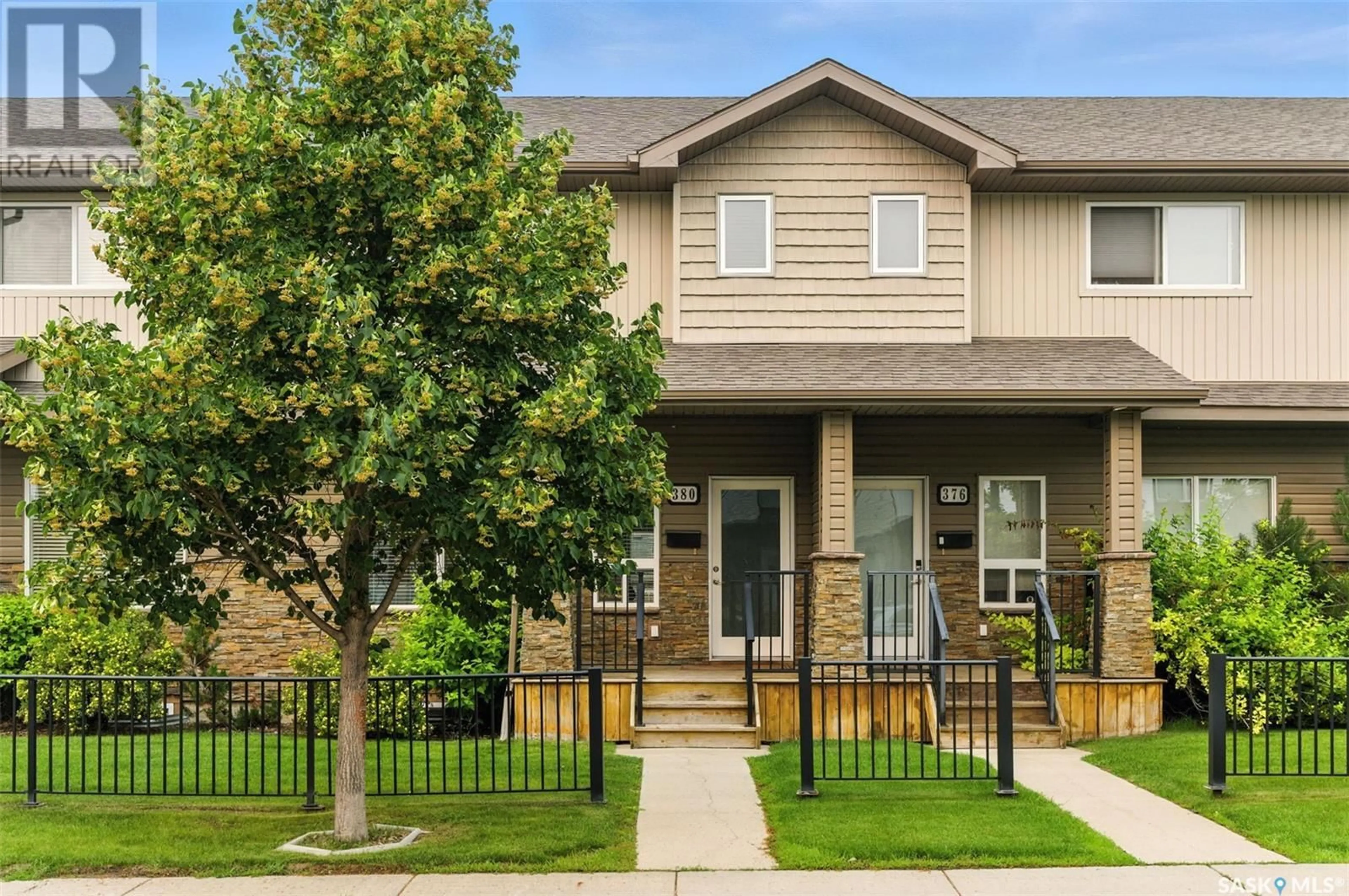 Home with vinyl exterior material, street for 380 WILLOWGROVE LANE, Saskatoon Saskatchewan S7W0E5