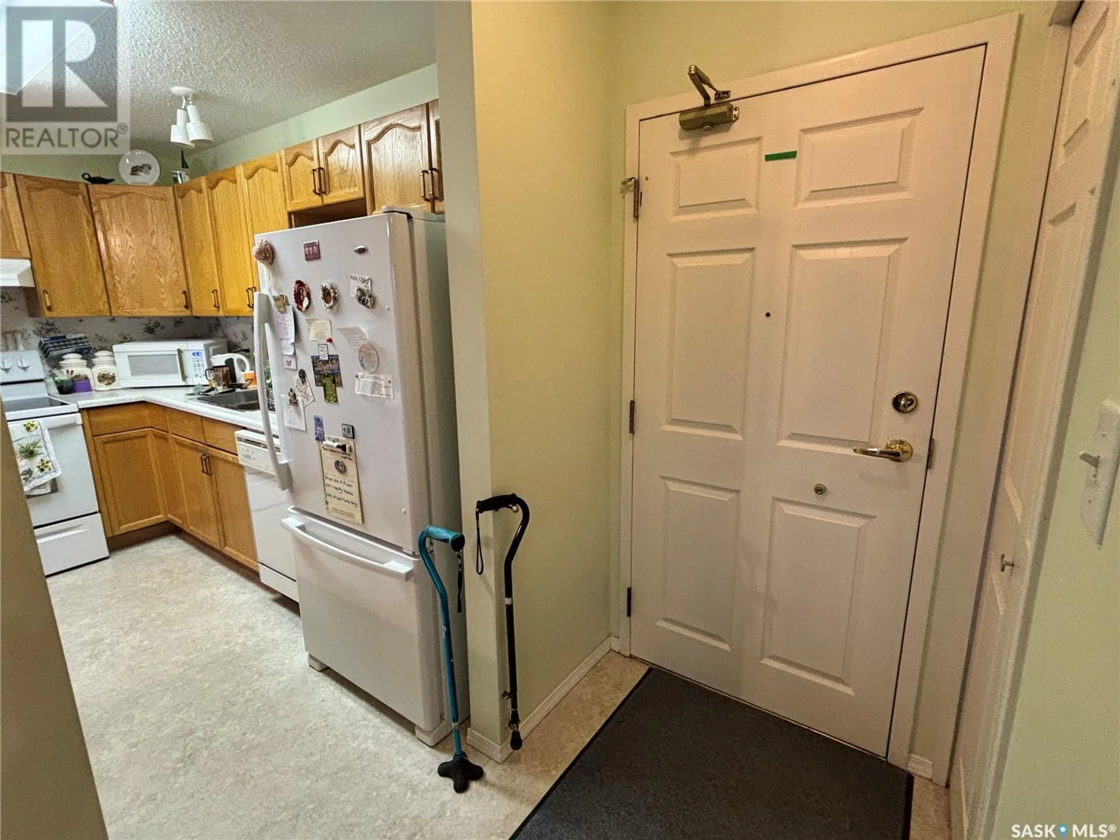 Standard kitchen, unknown for 602 - 302 7TH STREET, Humboldt Saskatchewan S0K2A0