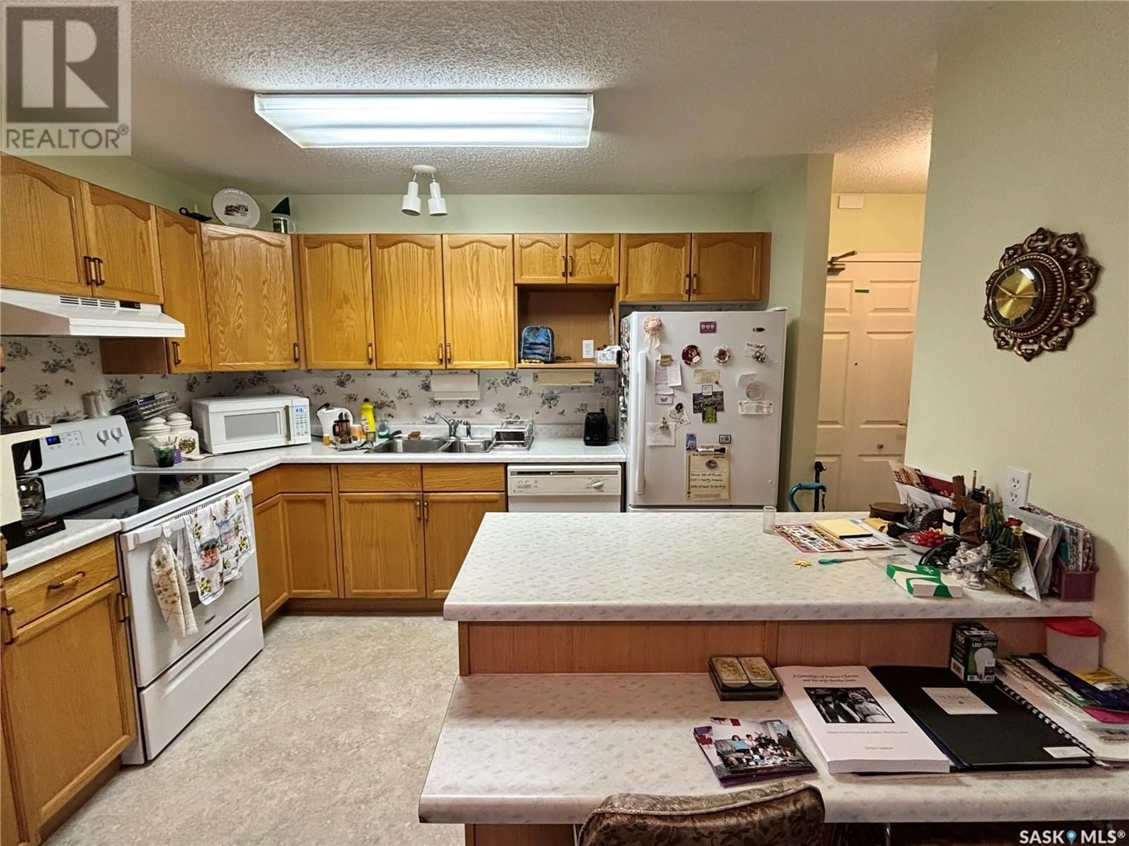 Standard kitchen, ceramic/tile floor for 602 - 302 7TH STREET, Humboldt Saskatchewan S0K2A0