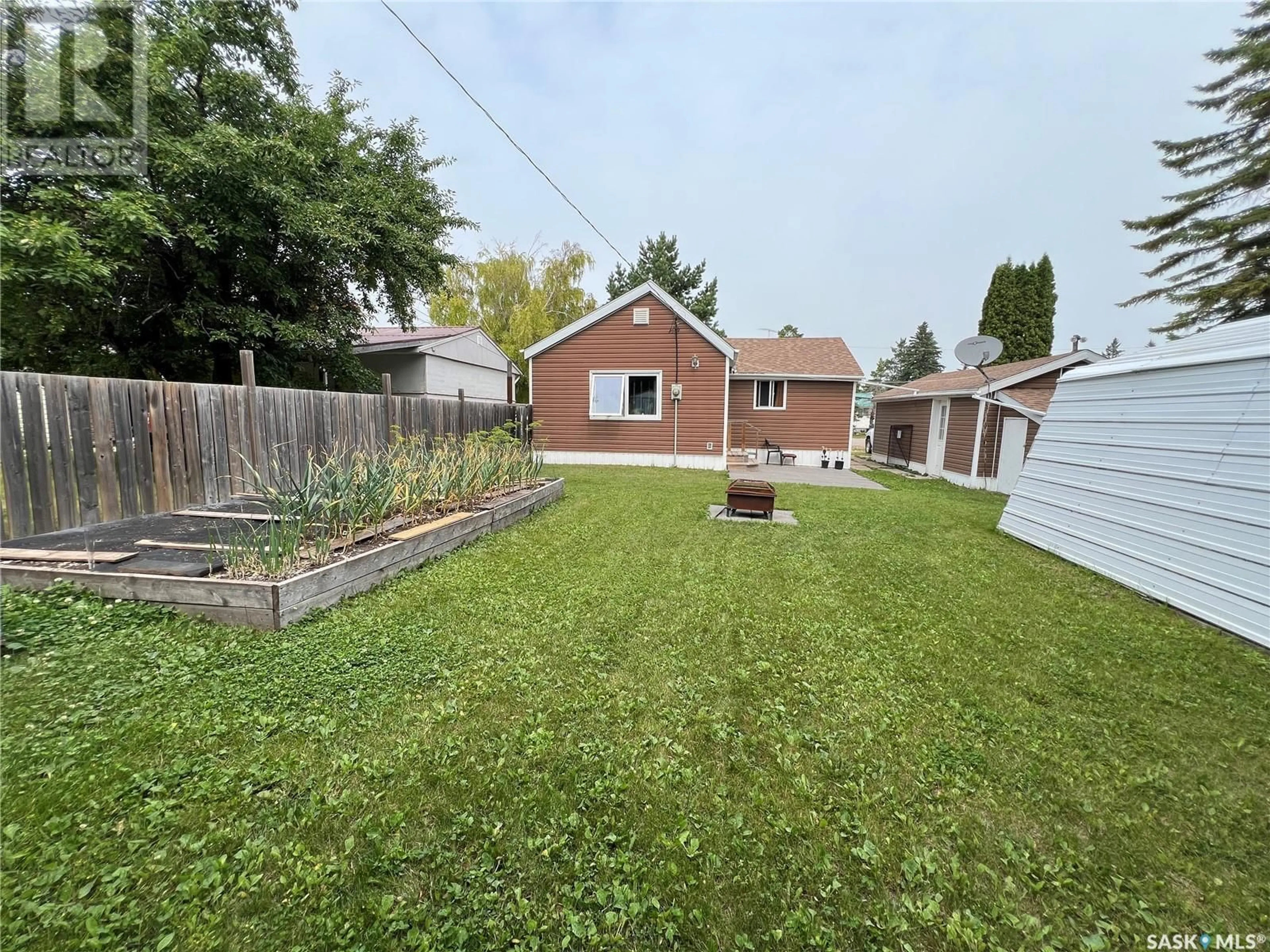 A pic from outside/outdoor area/front of a property/back of a property/a pic from drone, unknown for 1025 VETERANS AVENUE, Esterhazy Saskatchewan S0A0X0